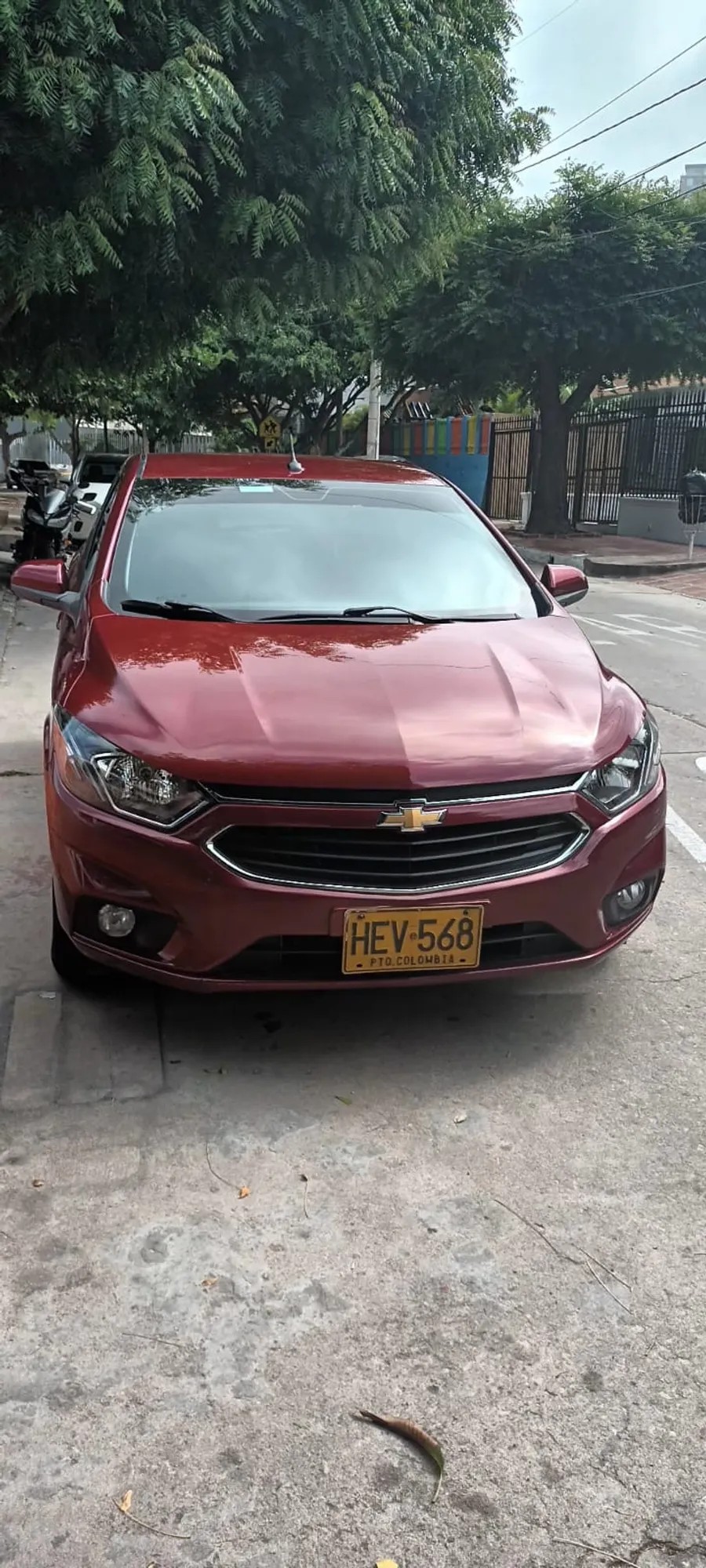 Chevrolet Onix hatchback rojo