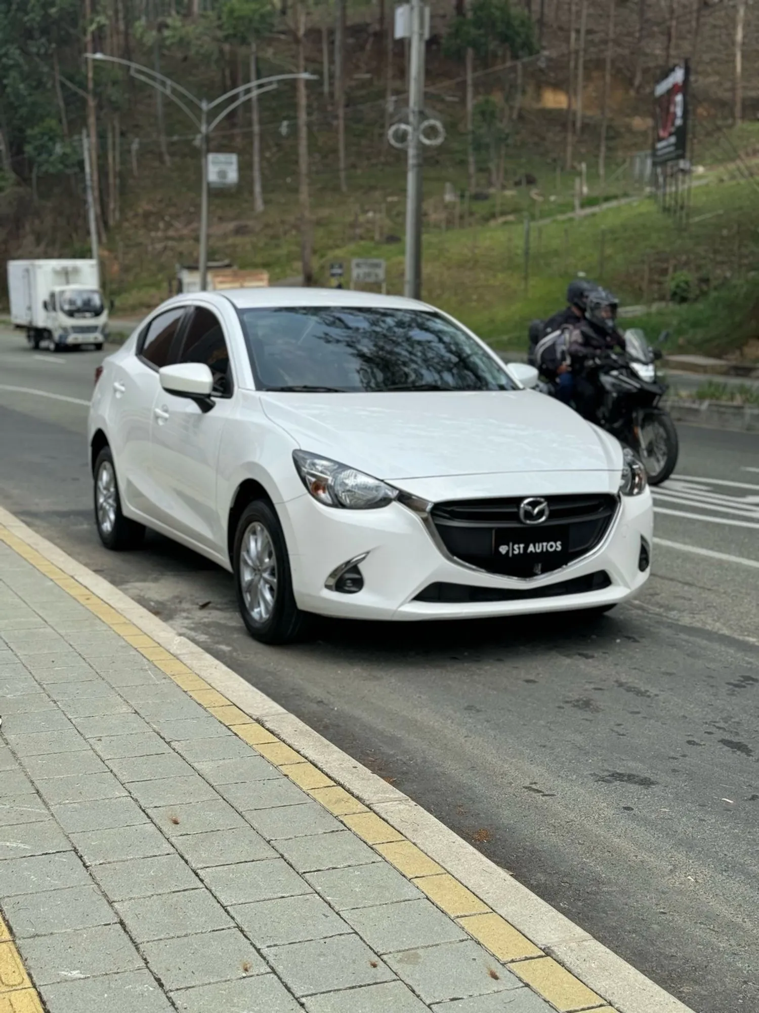 Mazda 2 Touring Sedan 2019