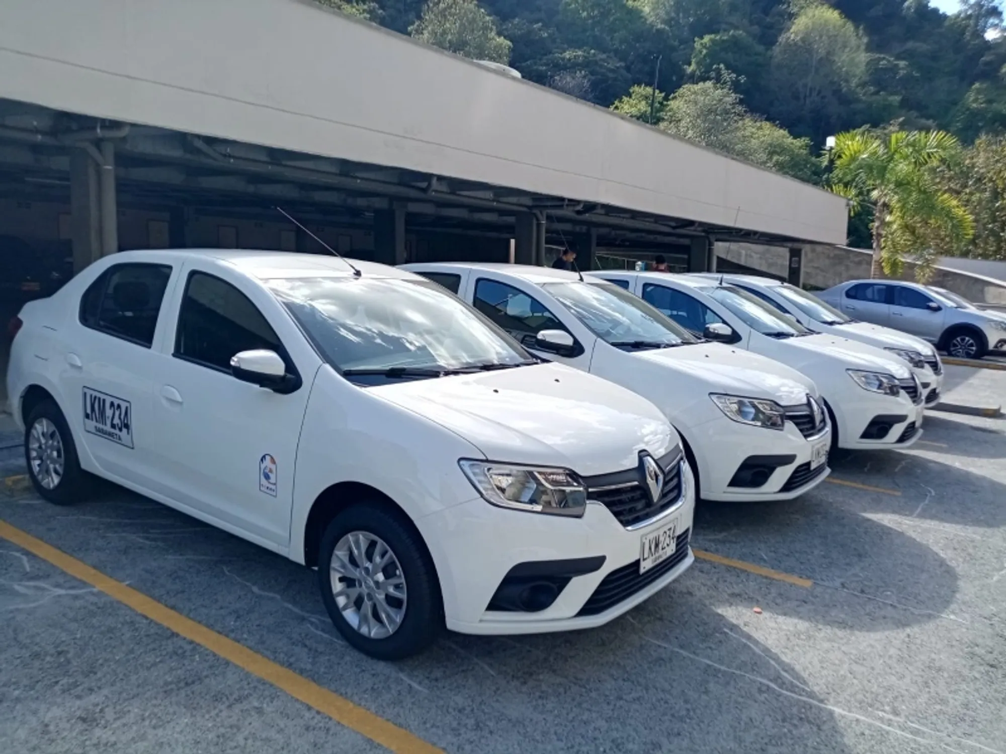 Vendo flota de carros Renault Logan servicios especial