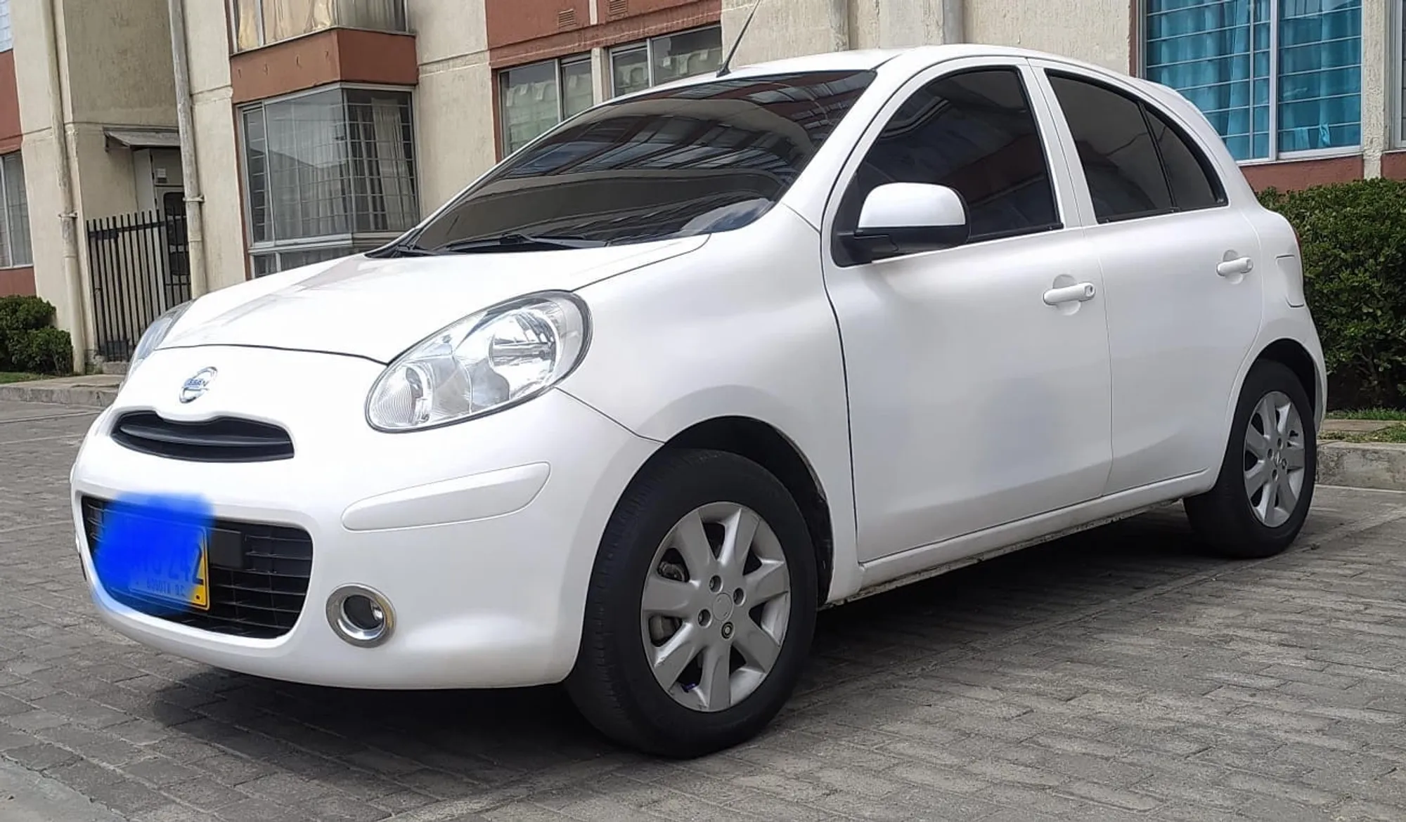 Nissan March Active modelo 2015