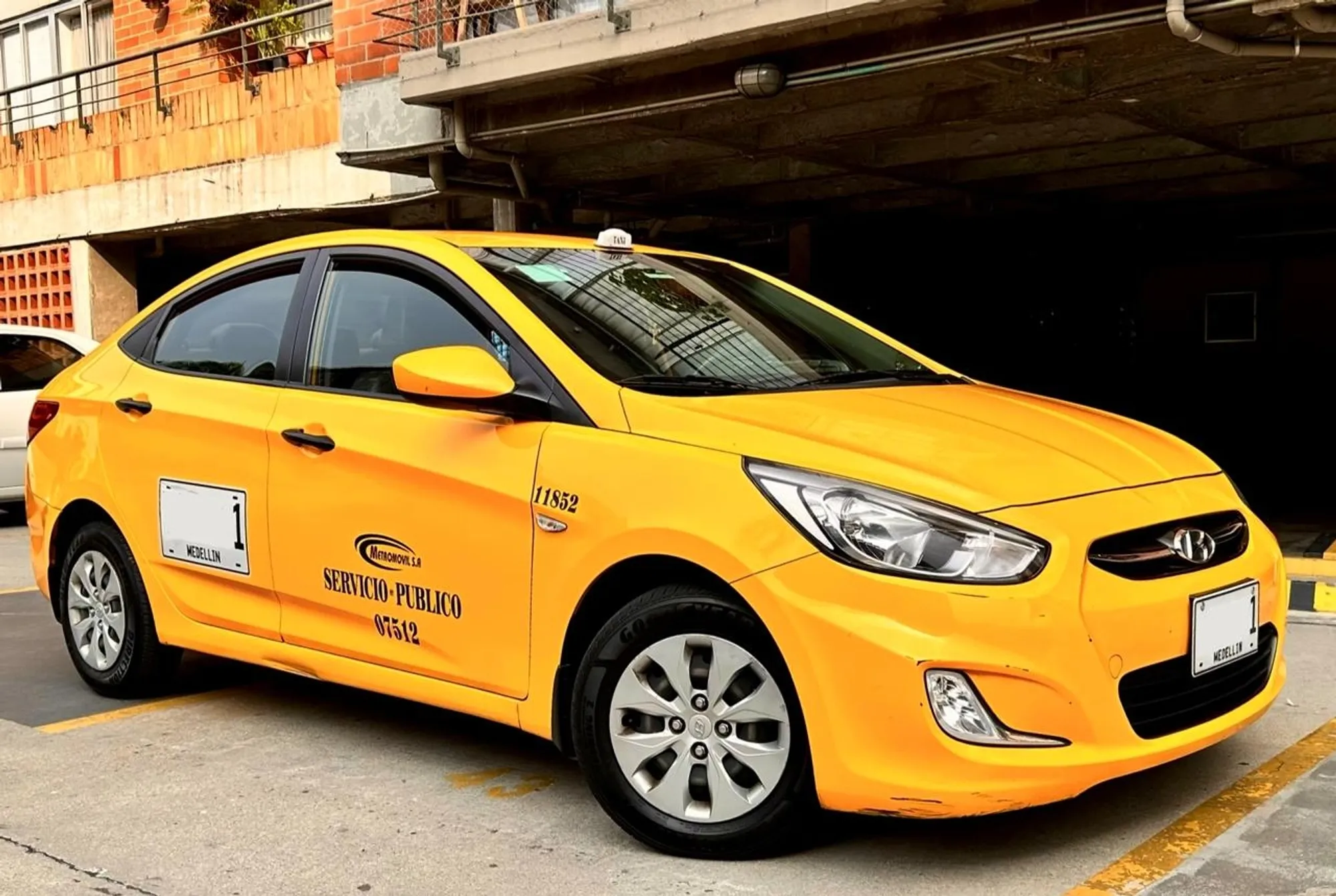 Taxi Hyundai Accent I25 Modelo 2019 Único Dueño Matriculado en Medellín y vinculado a Metromovil / Tax Individual