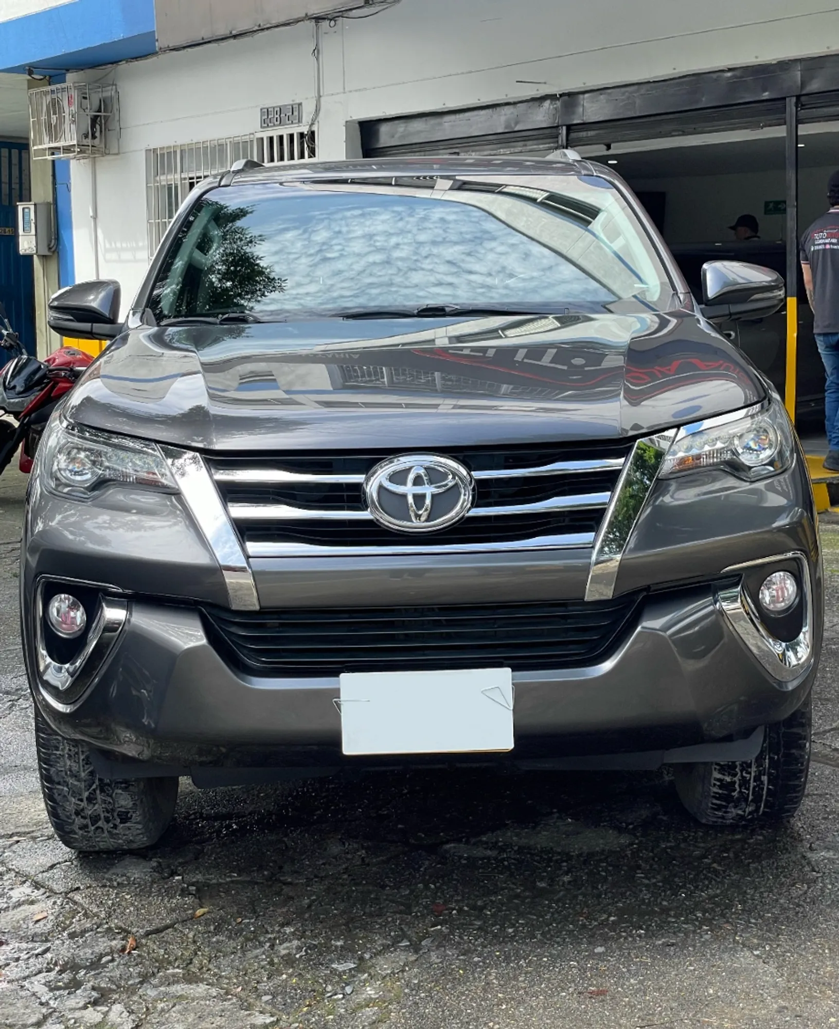 TOYOTA FORTUNER 2.7 2019 impecable