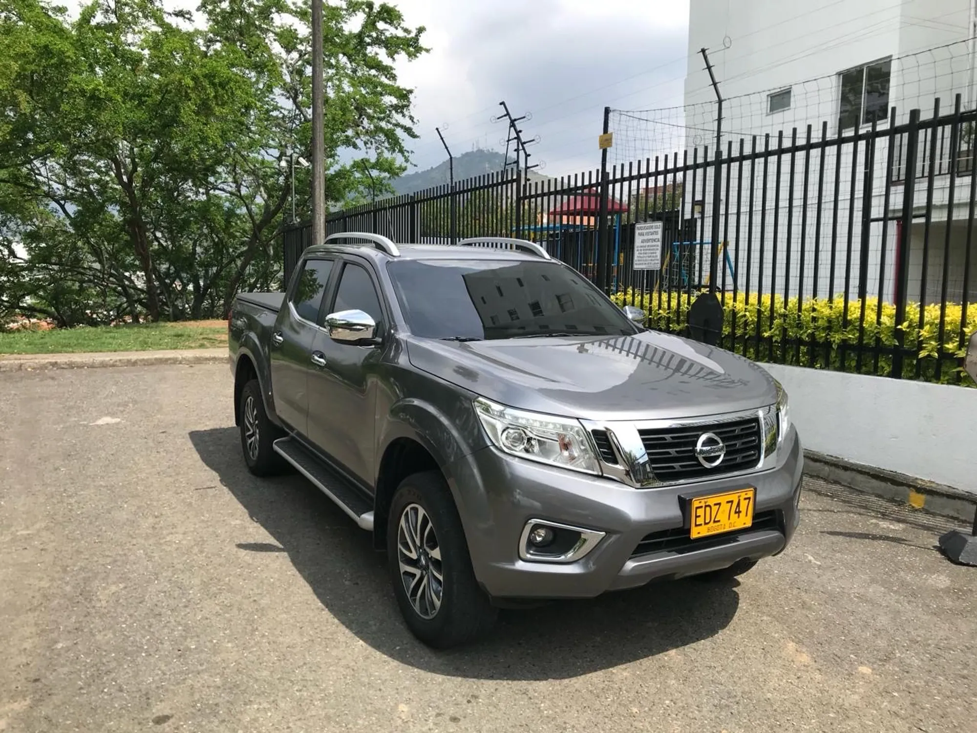 Nissan np300 Frontier XE 4x4