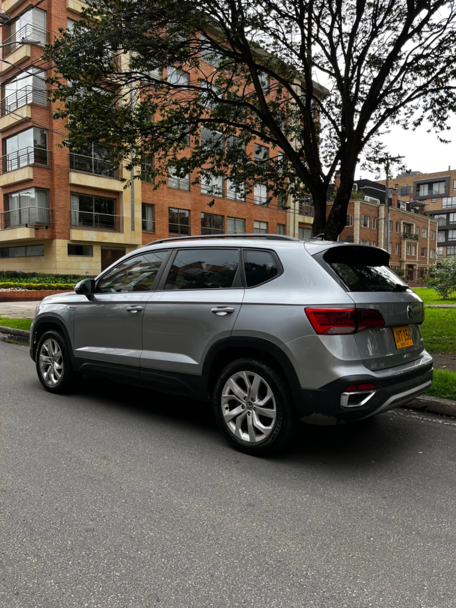 Volkswagen Taos 2022 gris