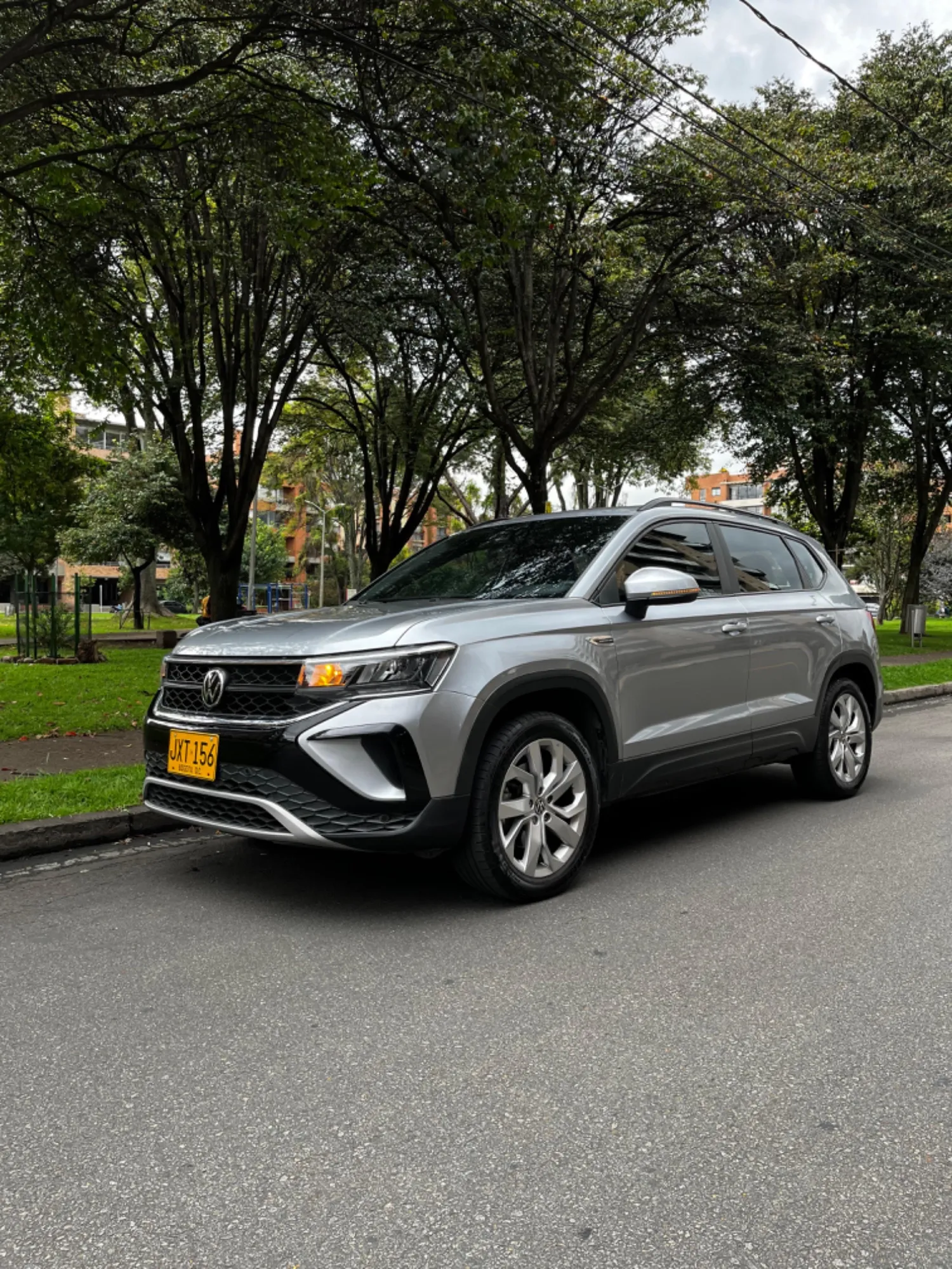 Volkswagen Taos 2022 gris
