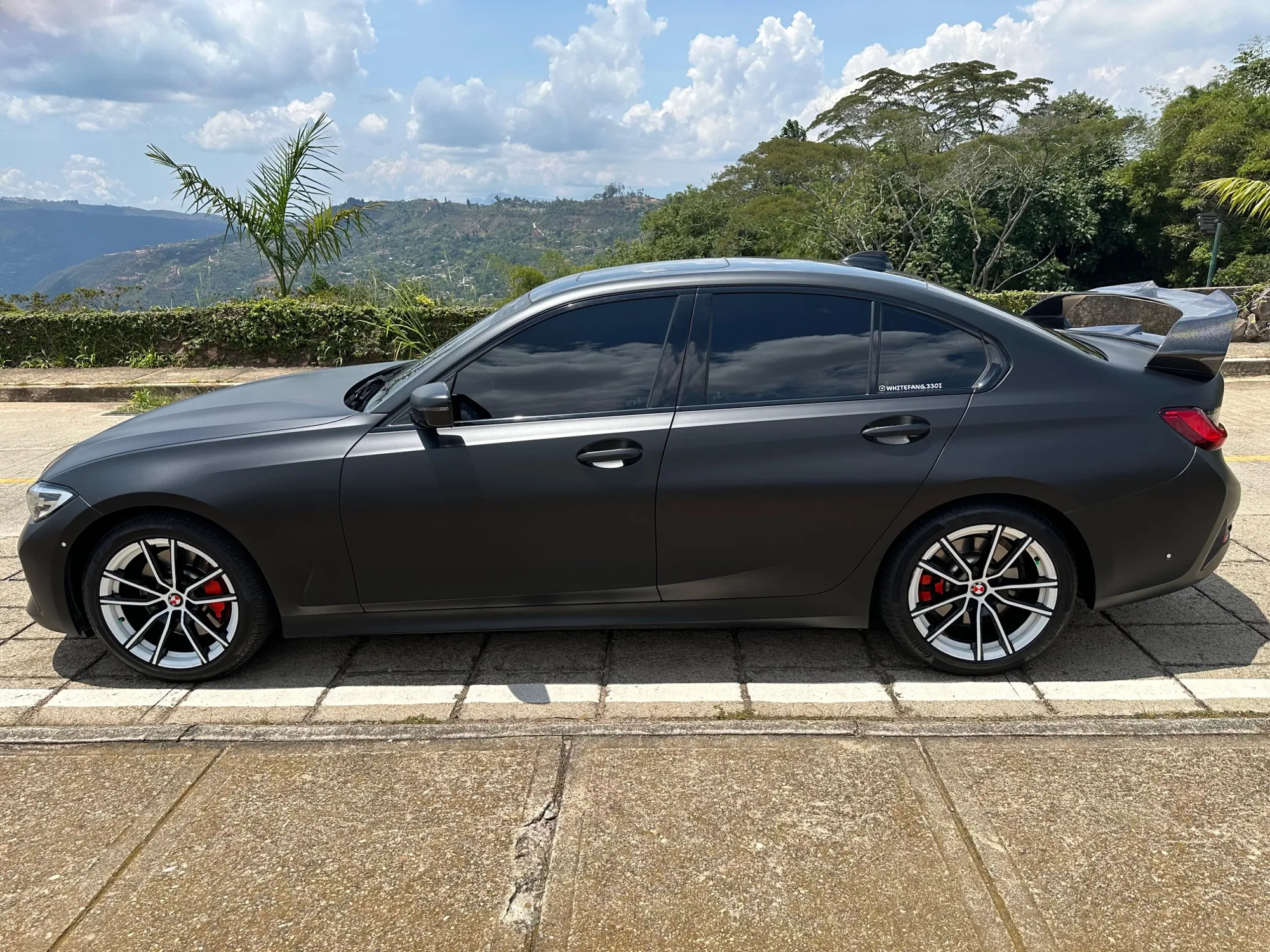BMW 330i