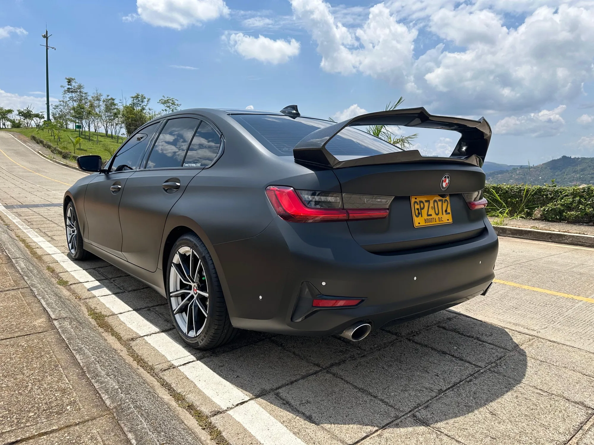 BMW 330i