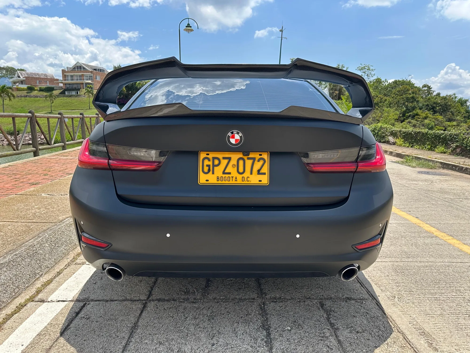 BMW 330i
