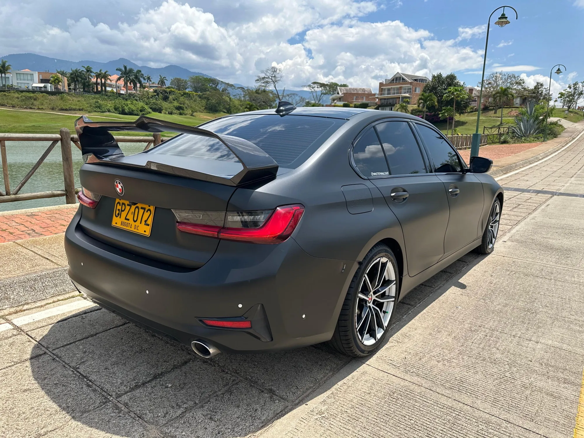 BMW 330i