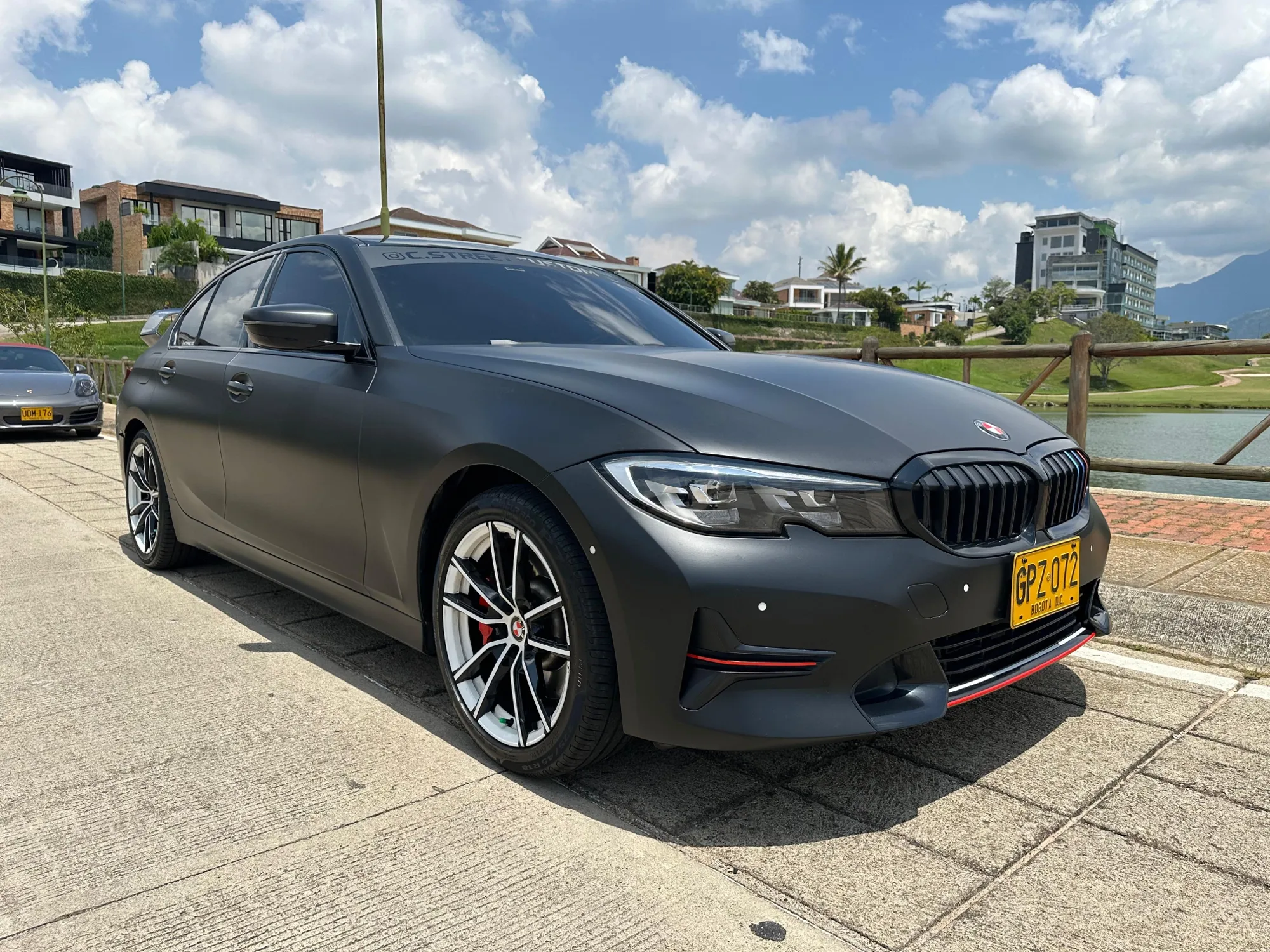 BMW 330i