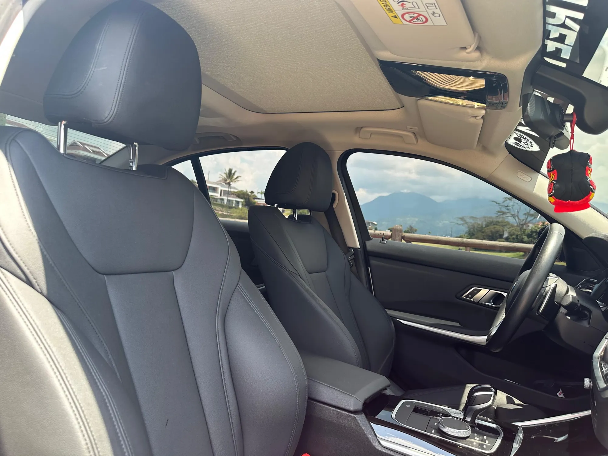 BMW 330i