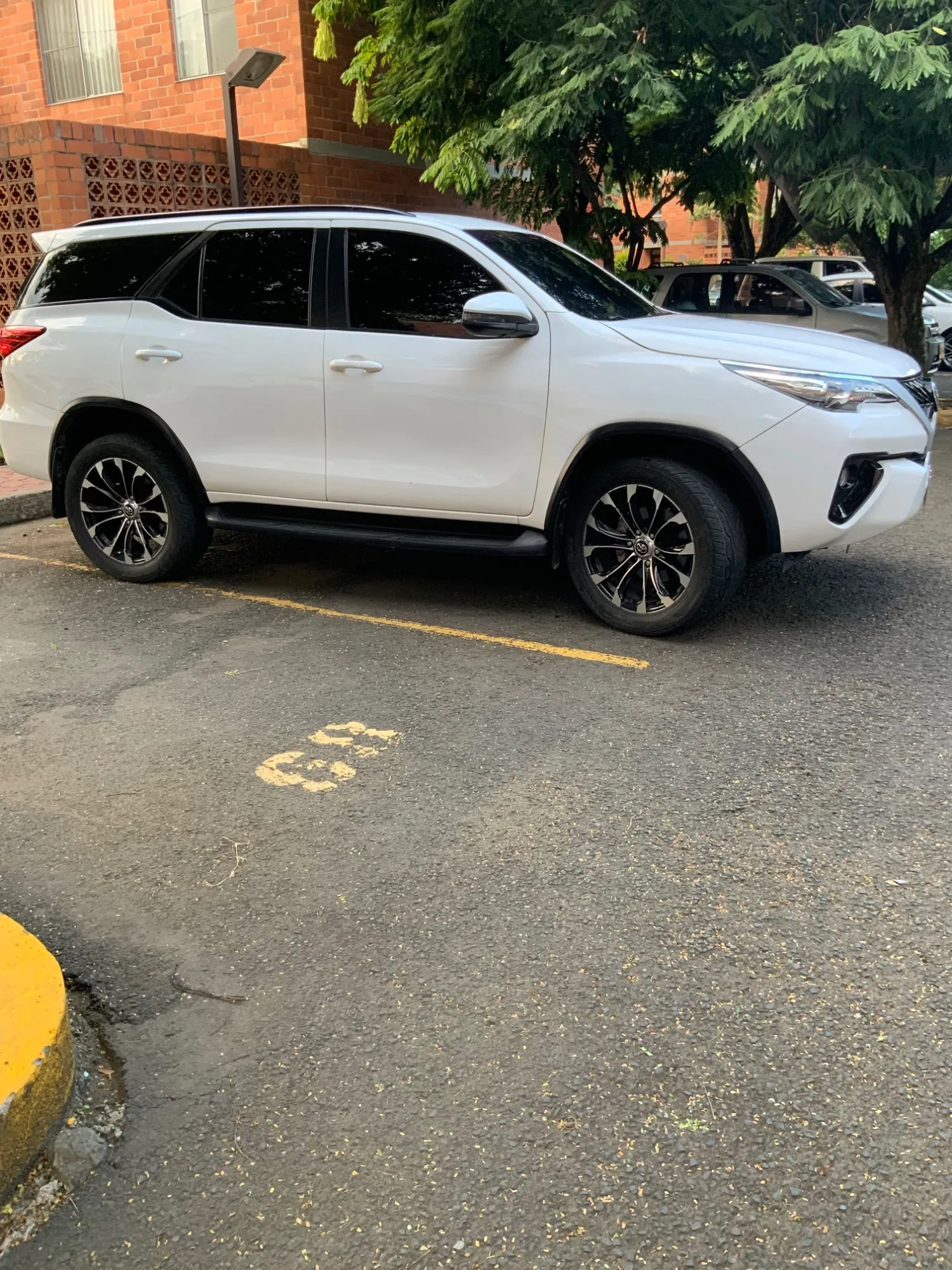 Toyota Fortuner - vendo o permuto  modelo 2019TD