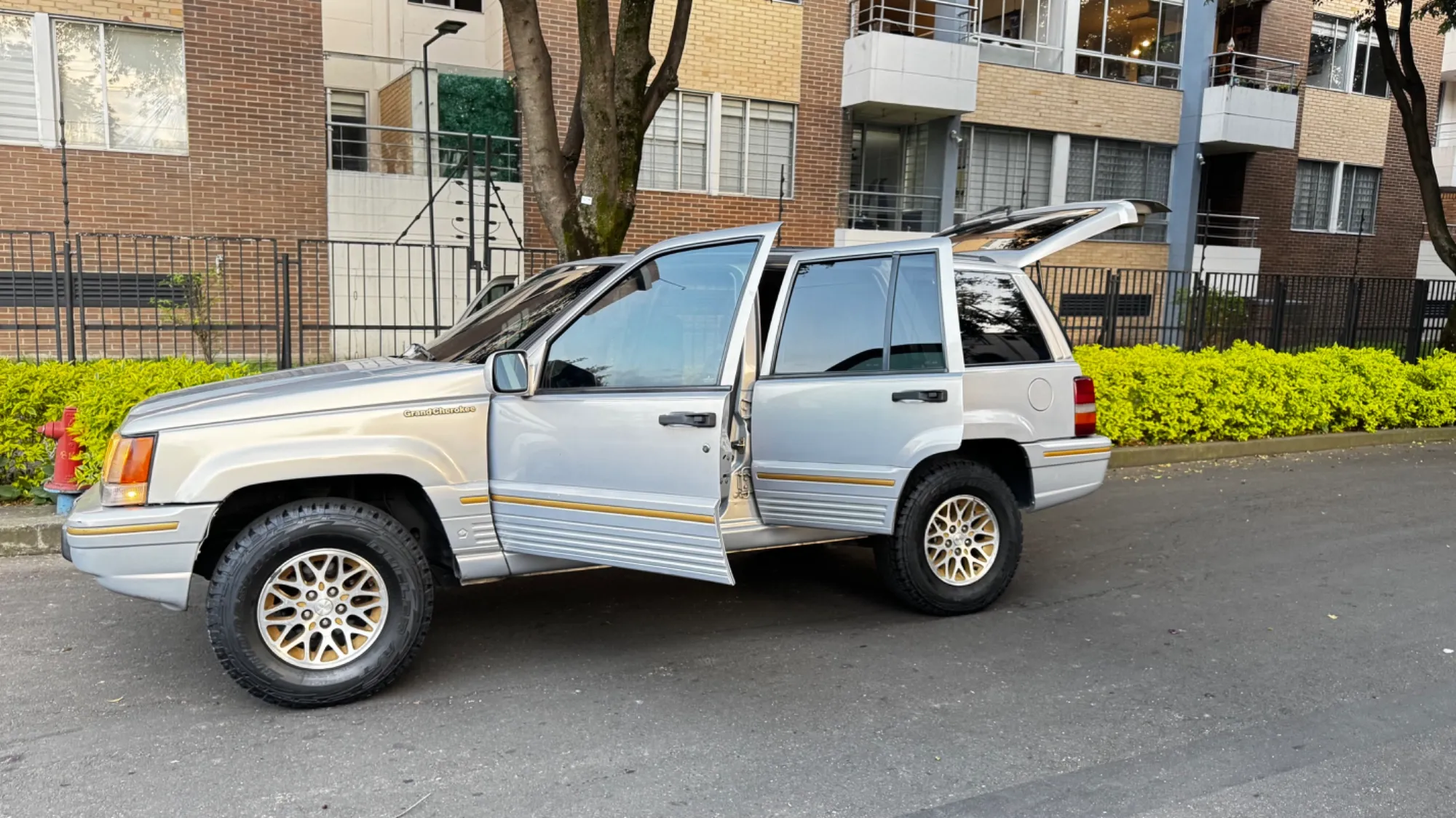 JEEP GRAND CHEROKEE LIMITED AMERICANA MODELO 95 