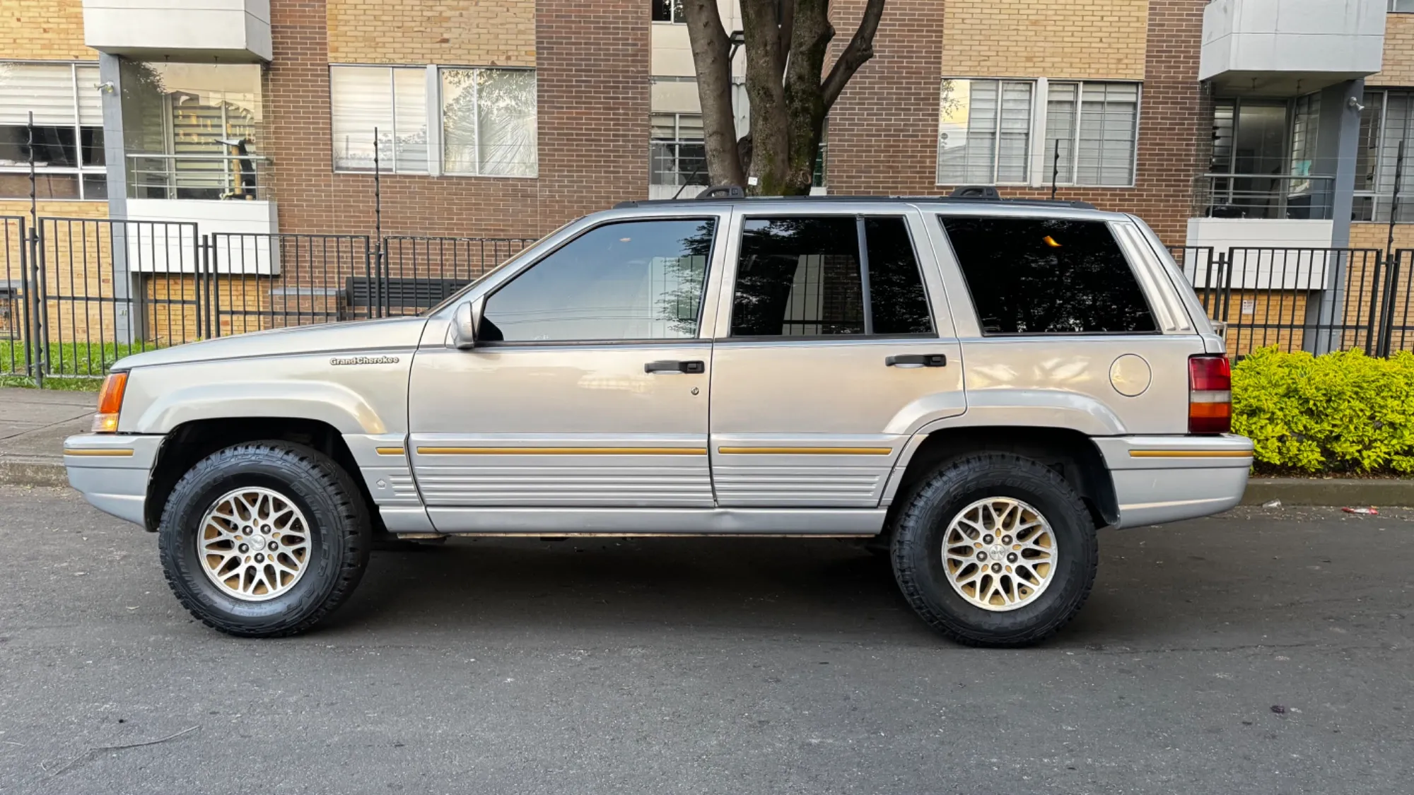 JEEP GRAND CHEROKEE LIMITED AMERICANA MODELO 95 
