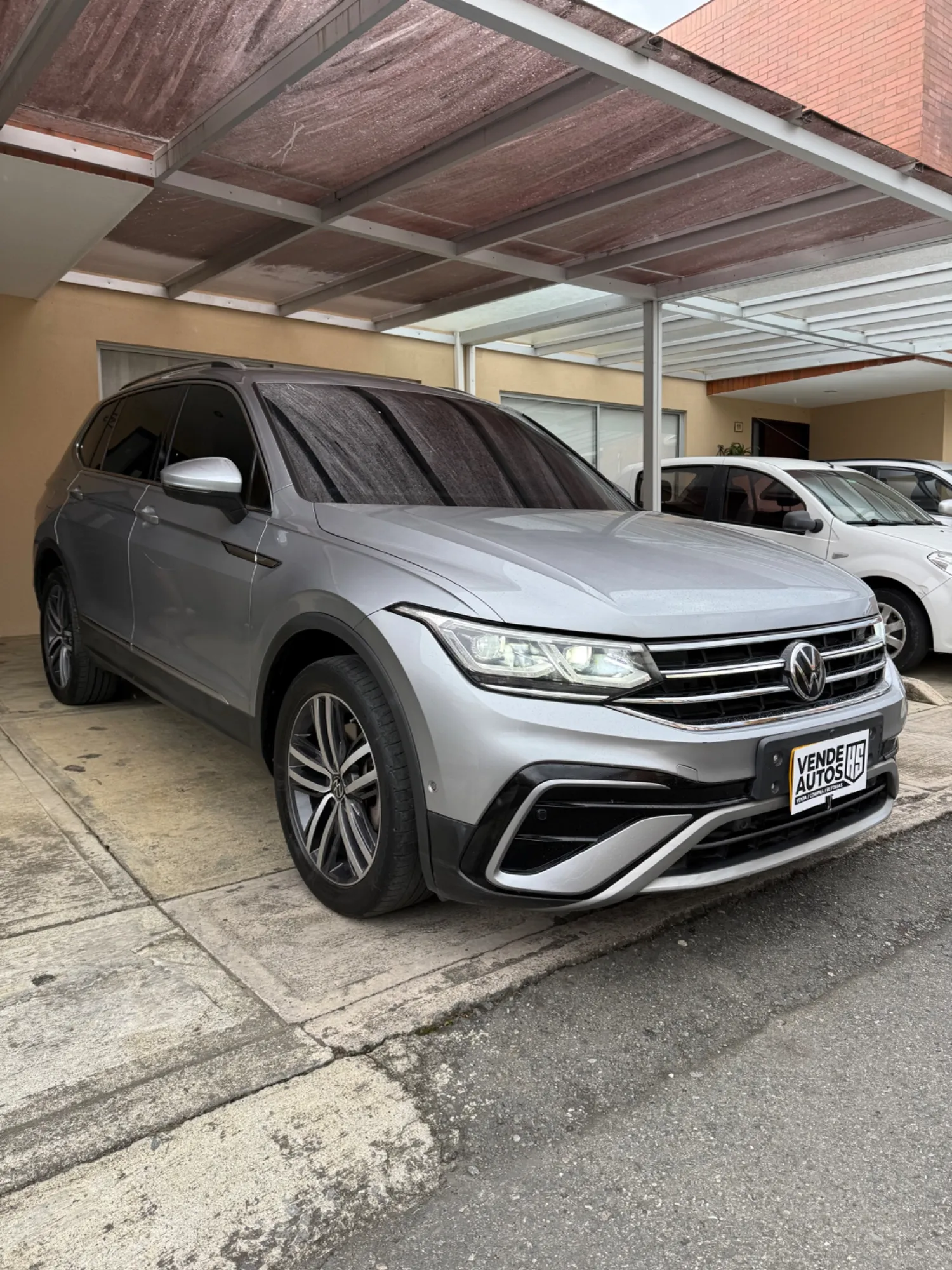 VOLKSWAGEN TIGUAN ELEGANCE 240 TSI 2022 38.000KM