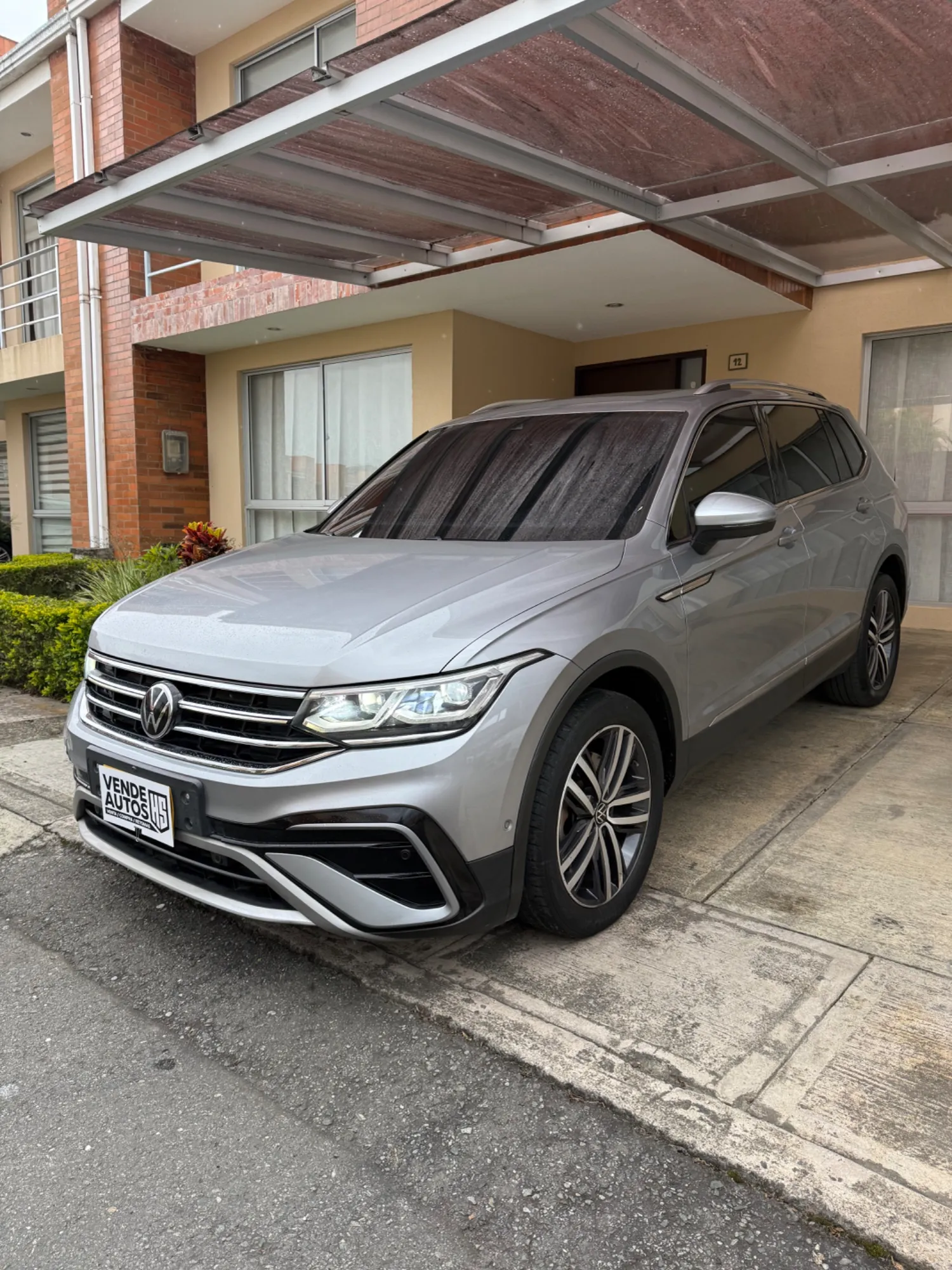 VOLKSWAGEN TIGUAN ELEGANCE 240 TSI 2022 38.000KM