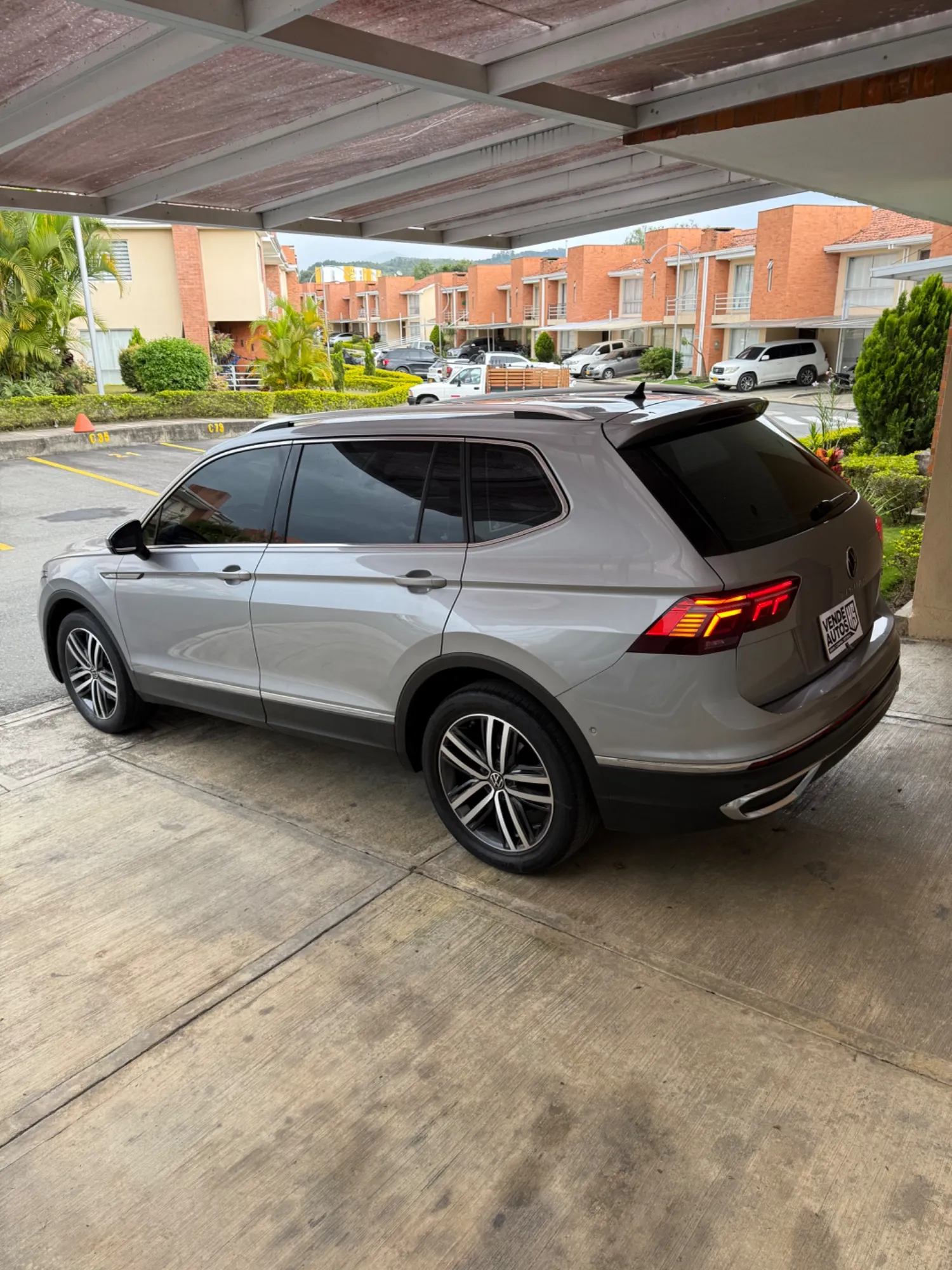 VOLKSWAGEN TIGUAN ELEGANCE 240 TSI 2022 38.000KM