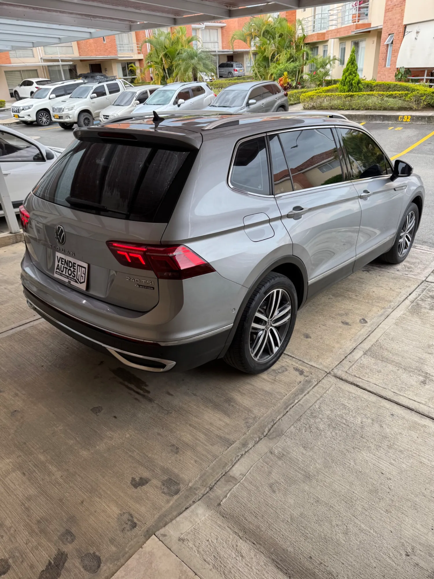 VOLKSWAGEN TIGUAN ELEGANCE 240 TSI 2022 38.000KM