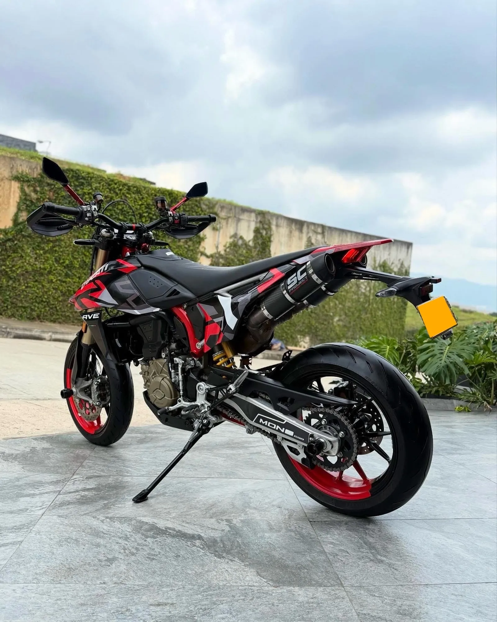 Ducati Hypermotard 698 SP 2024