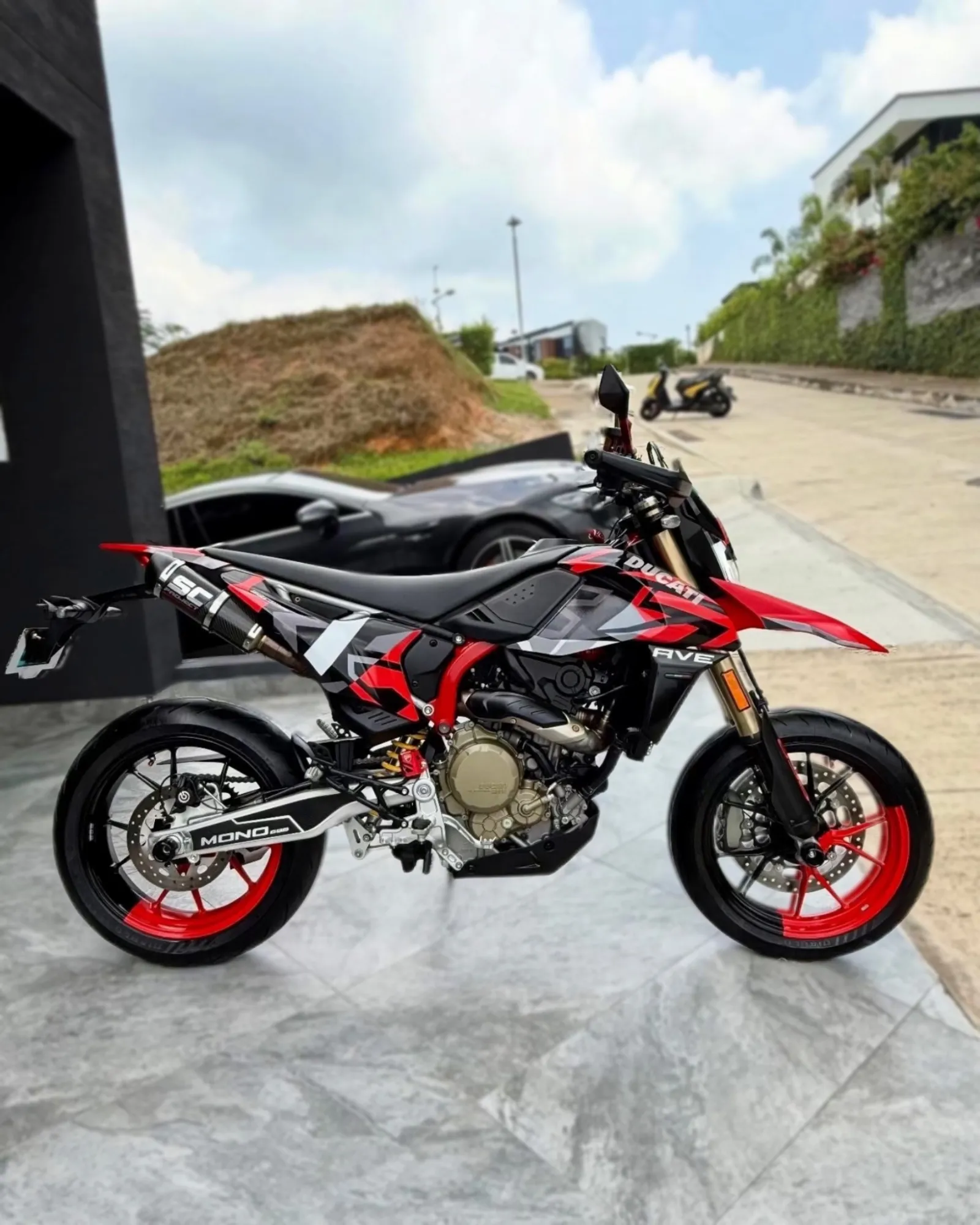 Ducati Hypermotard 698 SP 2024