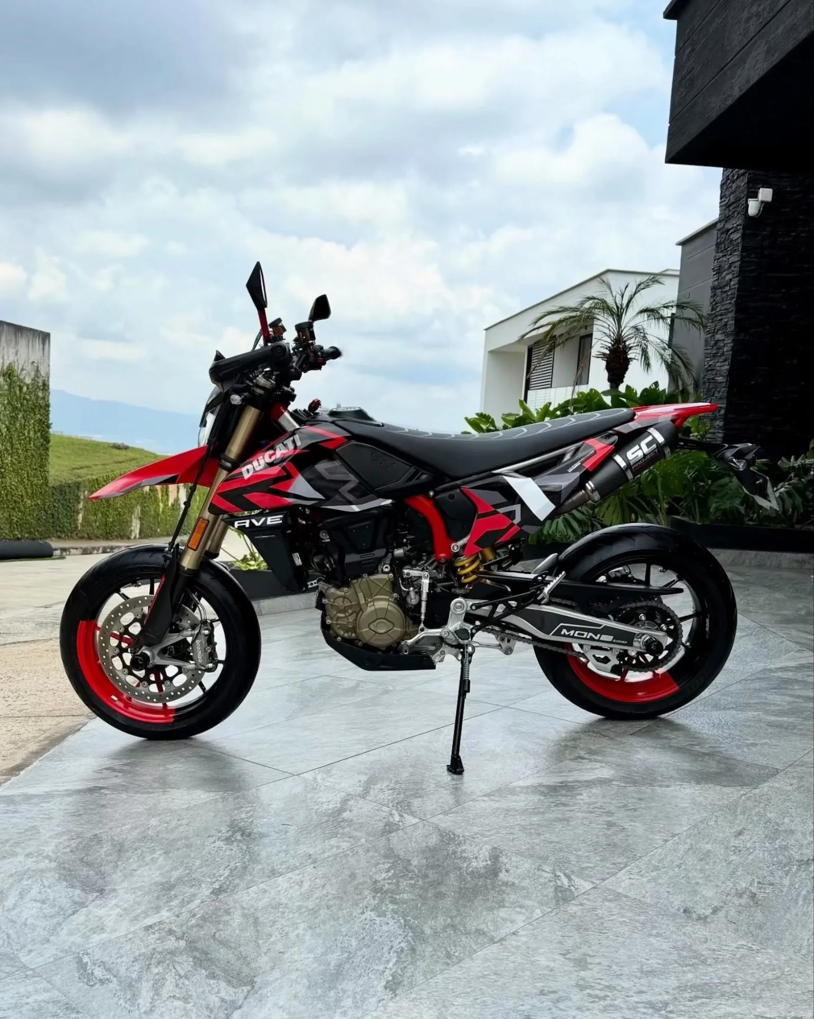 Ducati Hypermotard 698 SP 2024