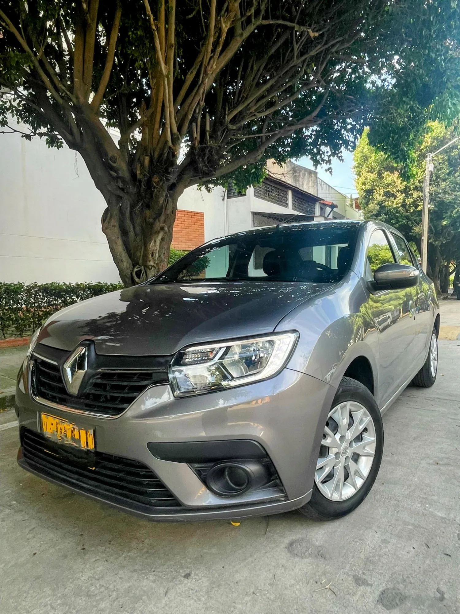 Renault Logan life 