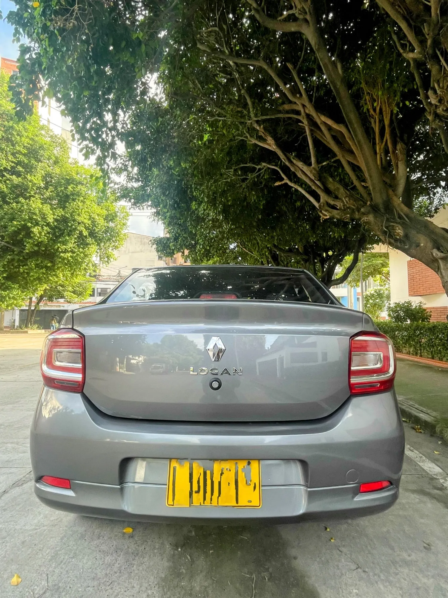 Renault Logan life 