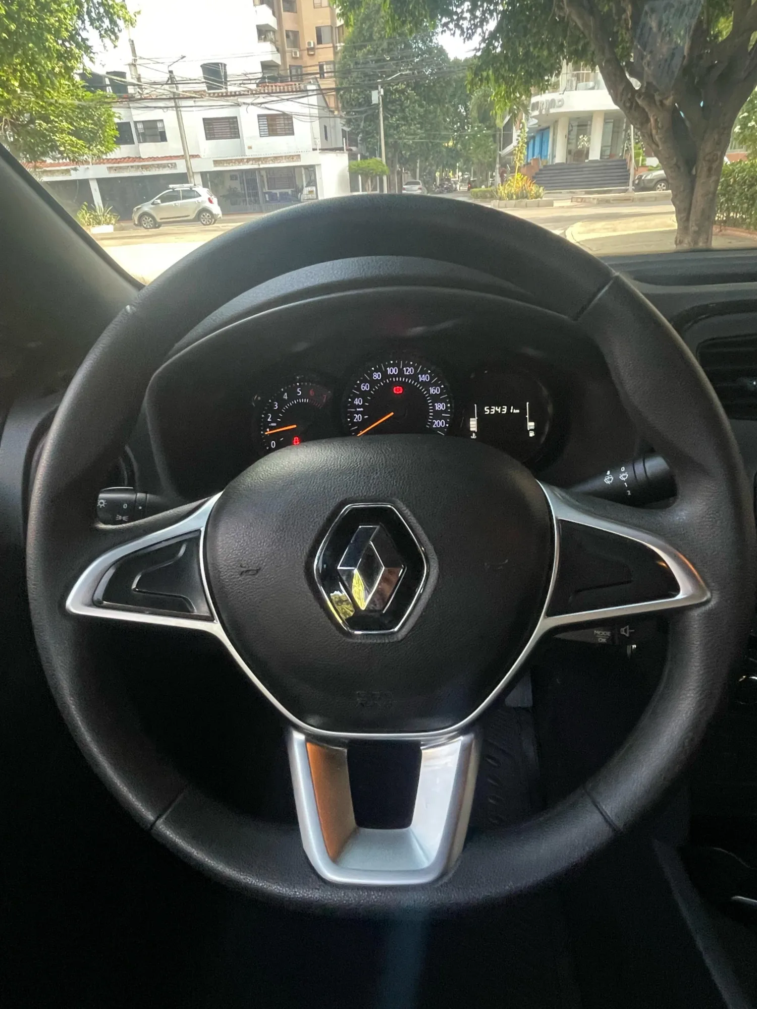 Renault Logan life 