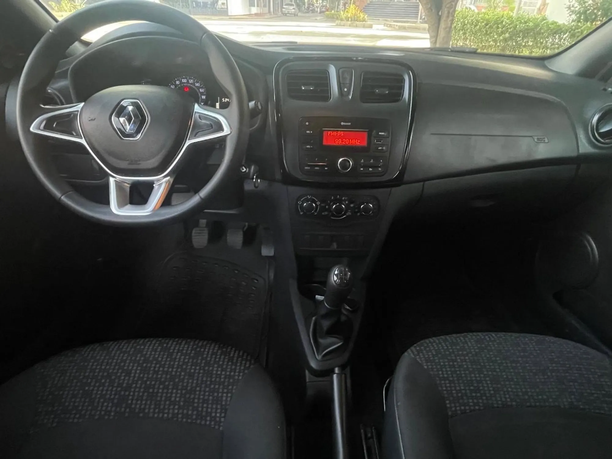Renault Logan intense full equipo 
