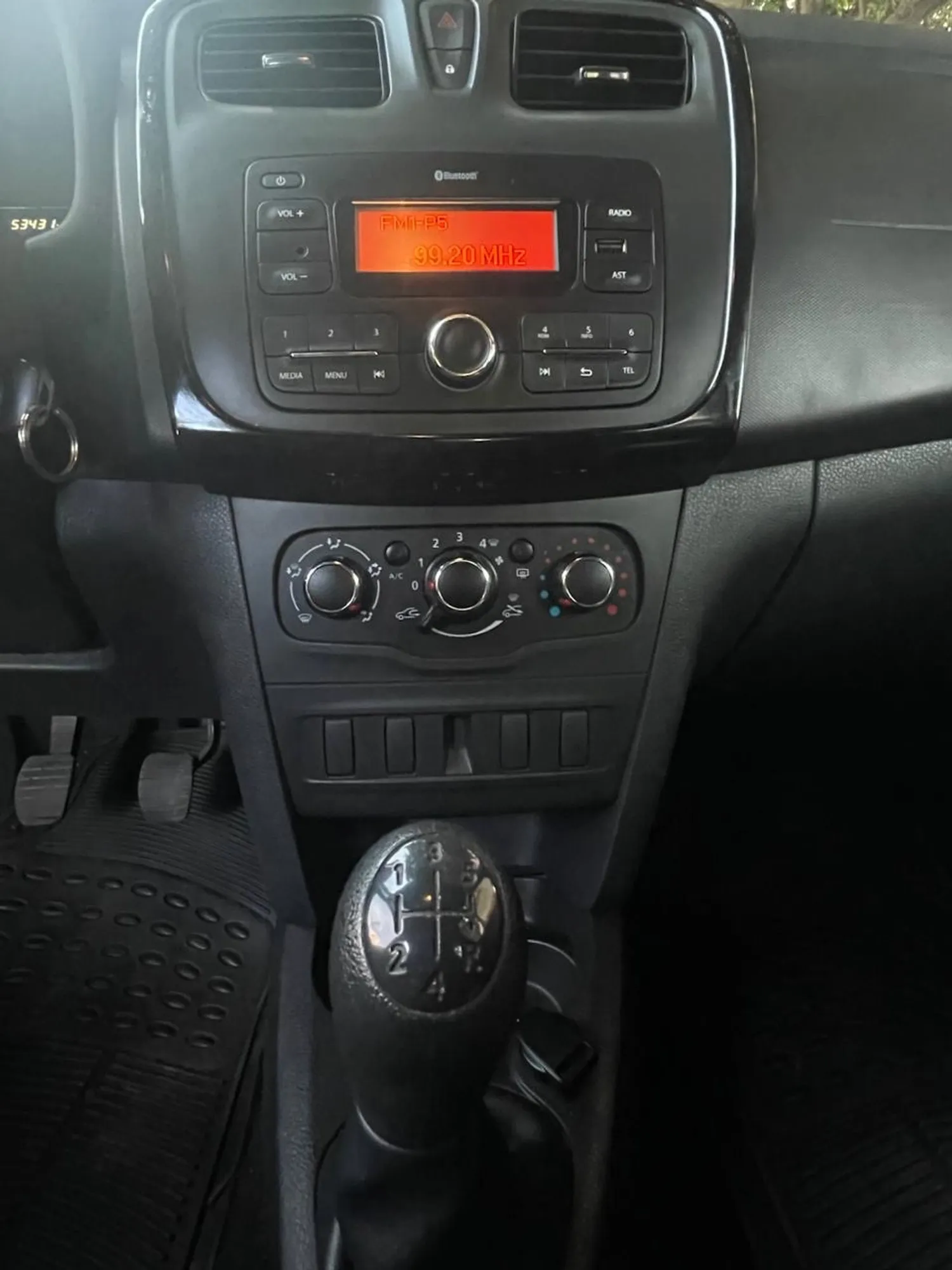 Renault Logan intense full equipo 