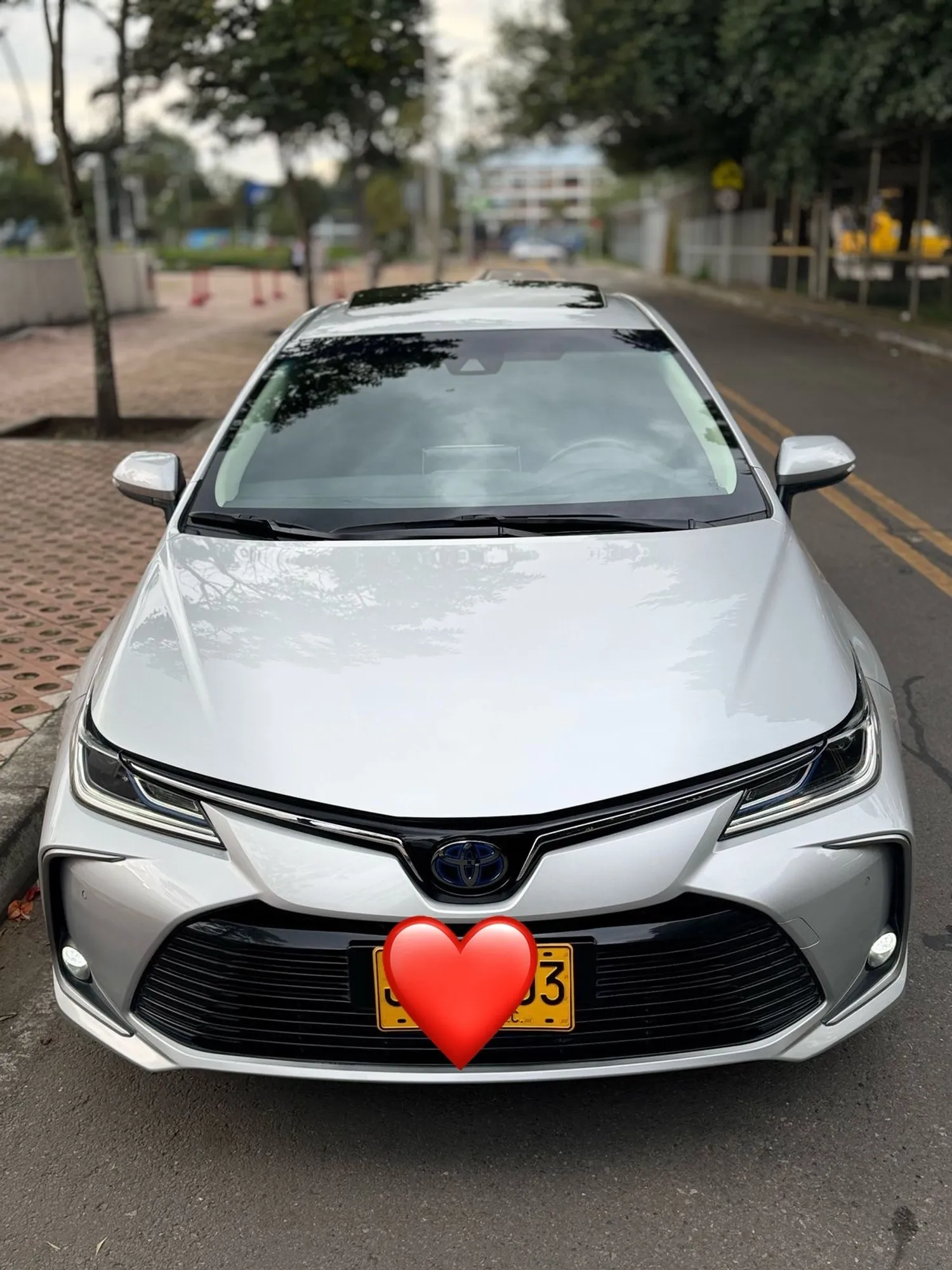 Toyota Corolla seg 2022 hybrid  todo en toyota  impuesto pago 2025 Soat octubre est perfecto llantas nuevas manteniendo recin hecho todos en distoyota dos llaves factura de compra est nuevo literal  siempre asegurado