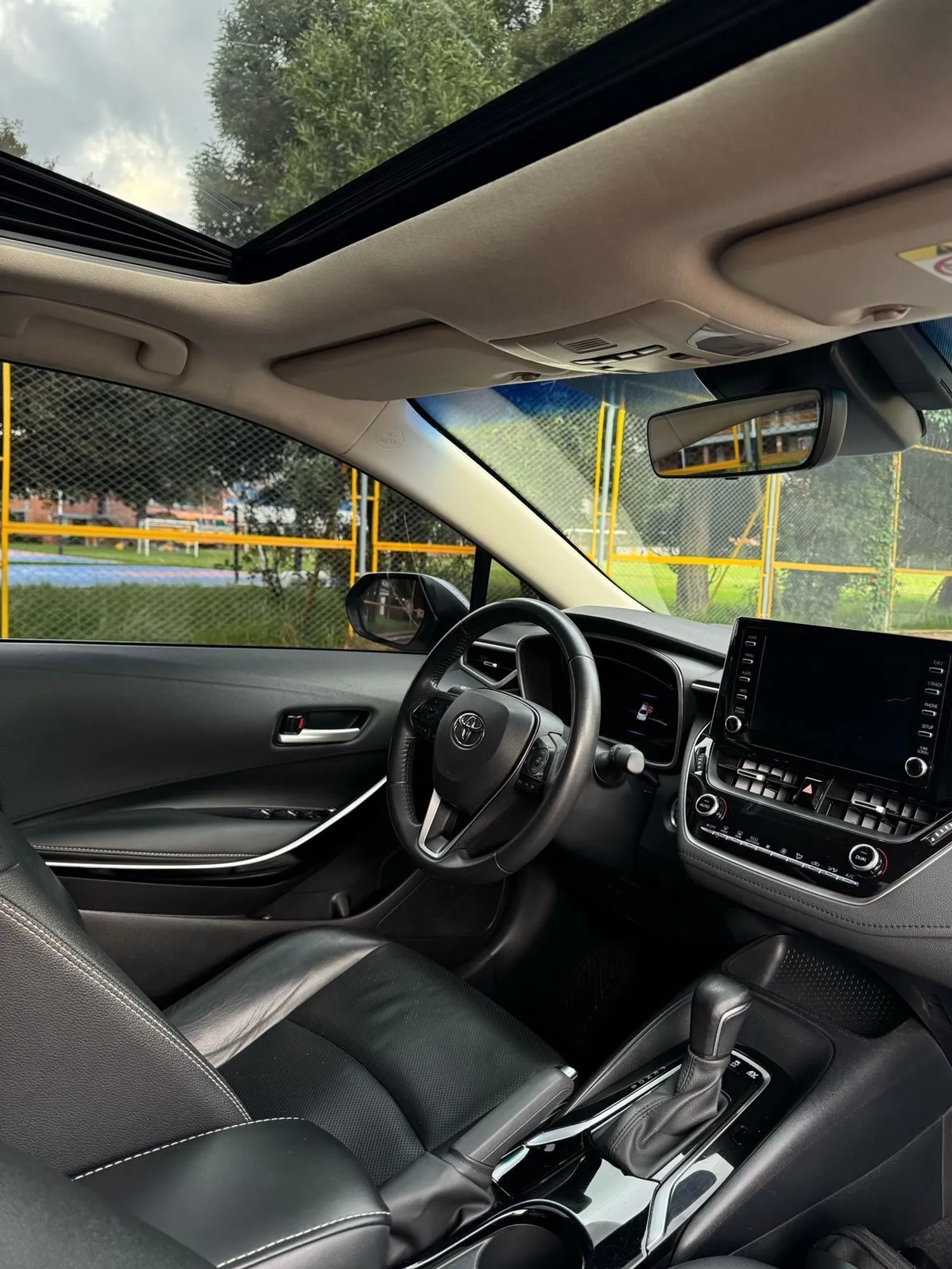 Toyota Corolla seg 2022 hybrid  todo en toyota  impuesto pago 2025 Soat octubre est perfecto llantas nuevas manteniendo recin hecho todos en distoyota dos llaves factura de compra est nuevo literal  siempre asegurado