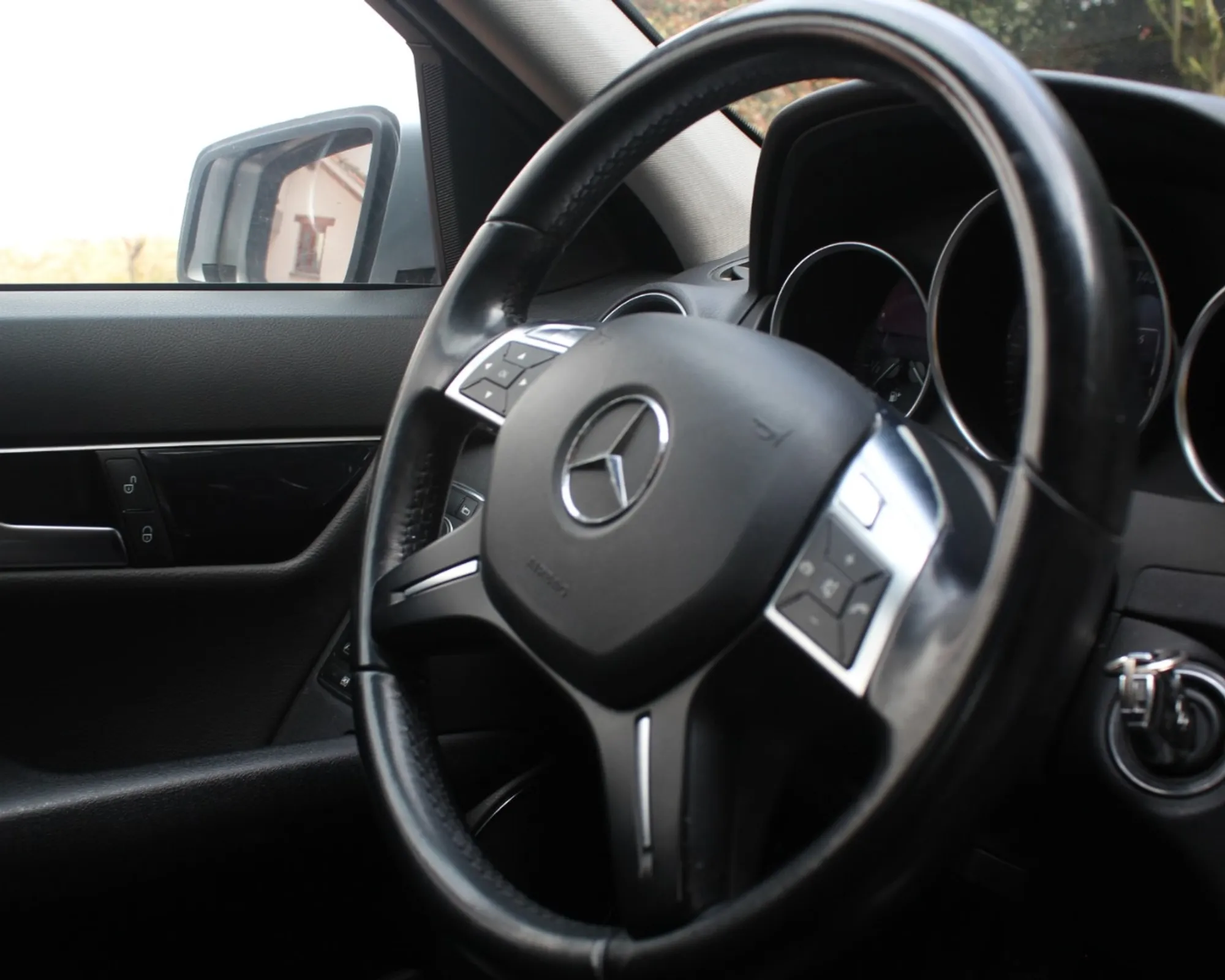MERCEDES BENZ C180 CGI MODEL9 2012