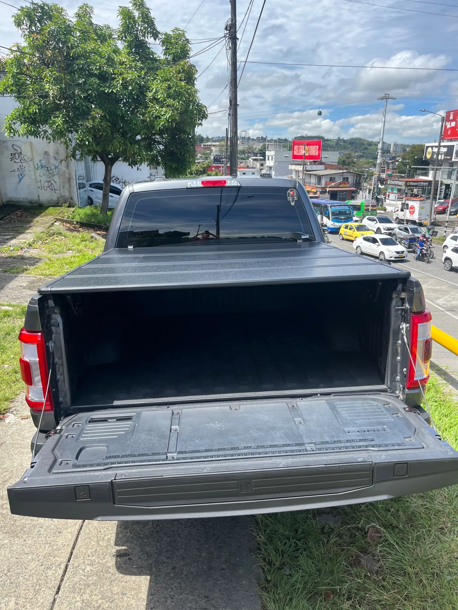 Ford F150 lariat sport 2023