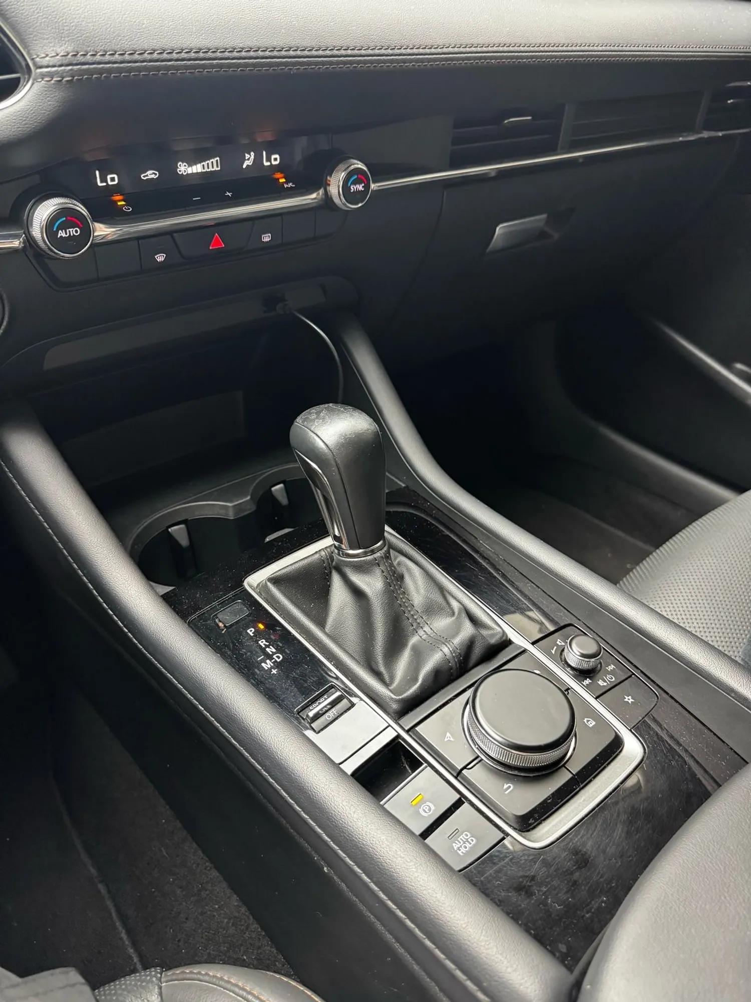MAZDA 3 TOURING 2024 COJINERIA EN CUERO 