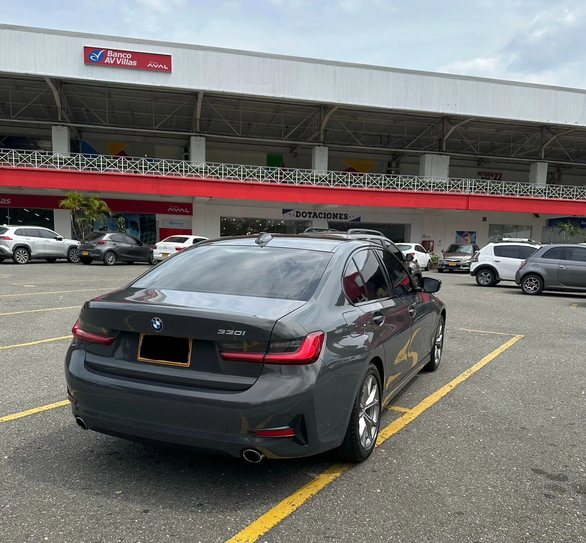 BMW 330i 