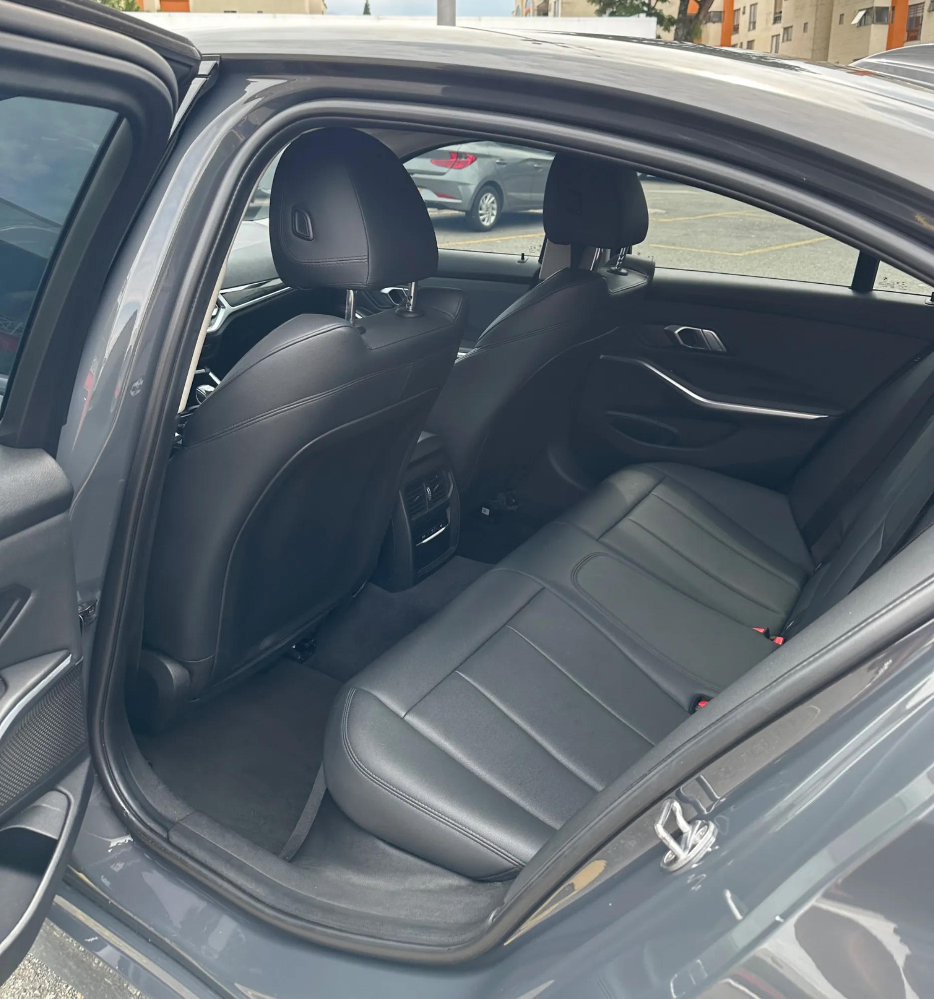 BMW 330i 