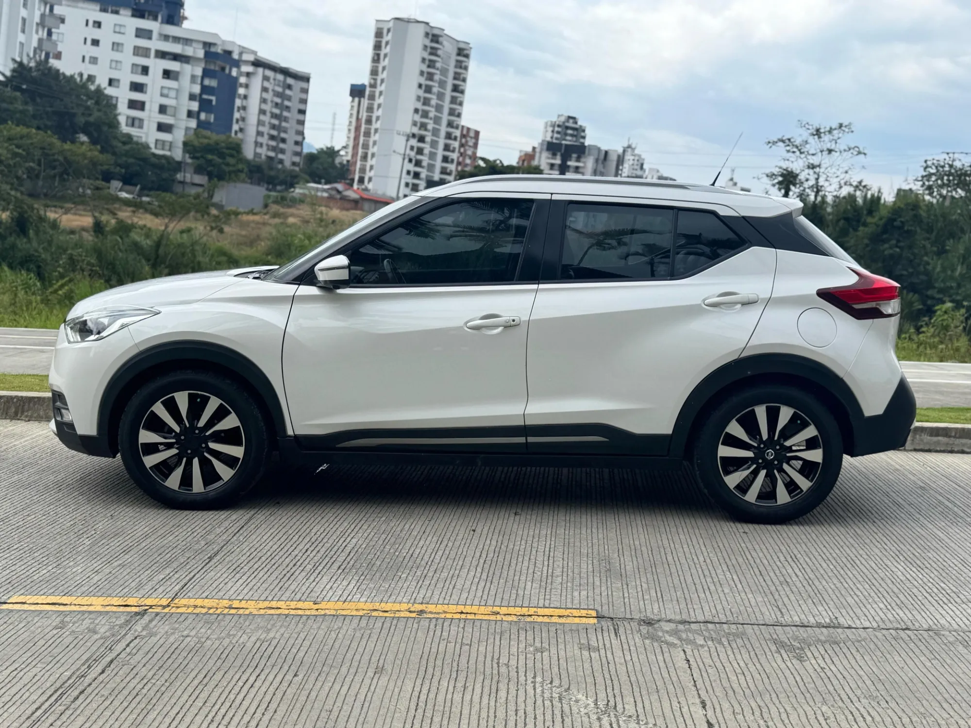 NISSAN KICKS EXCLUSIVE AT 2020 