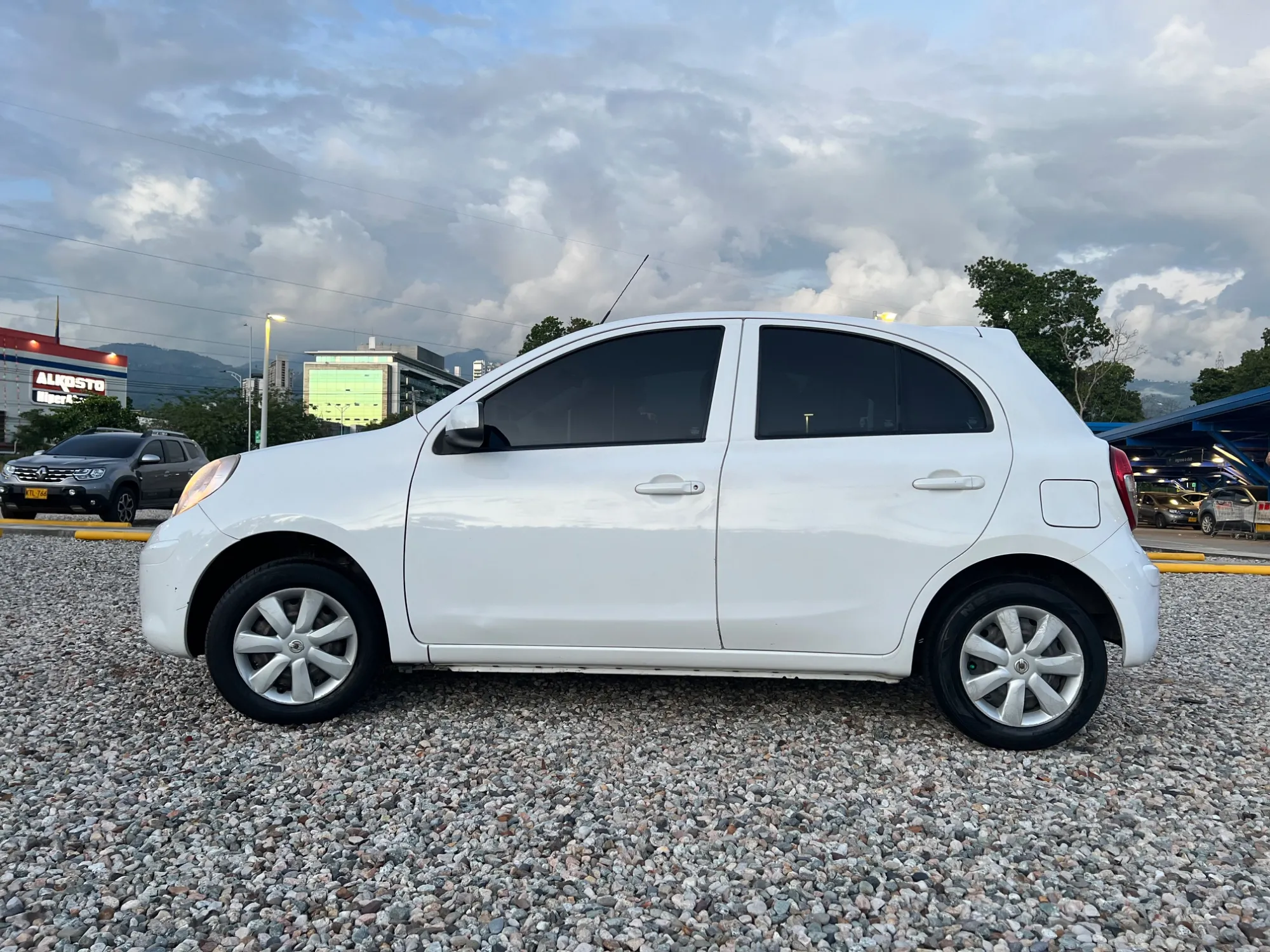 Nissan March 2014