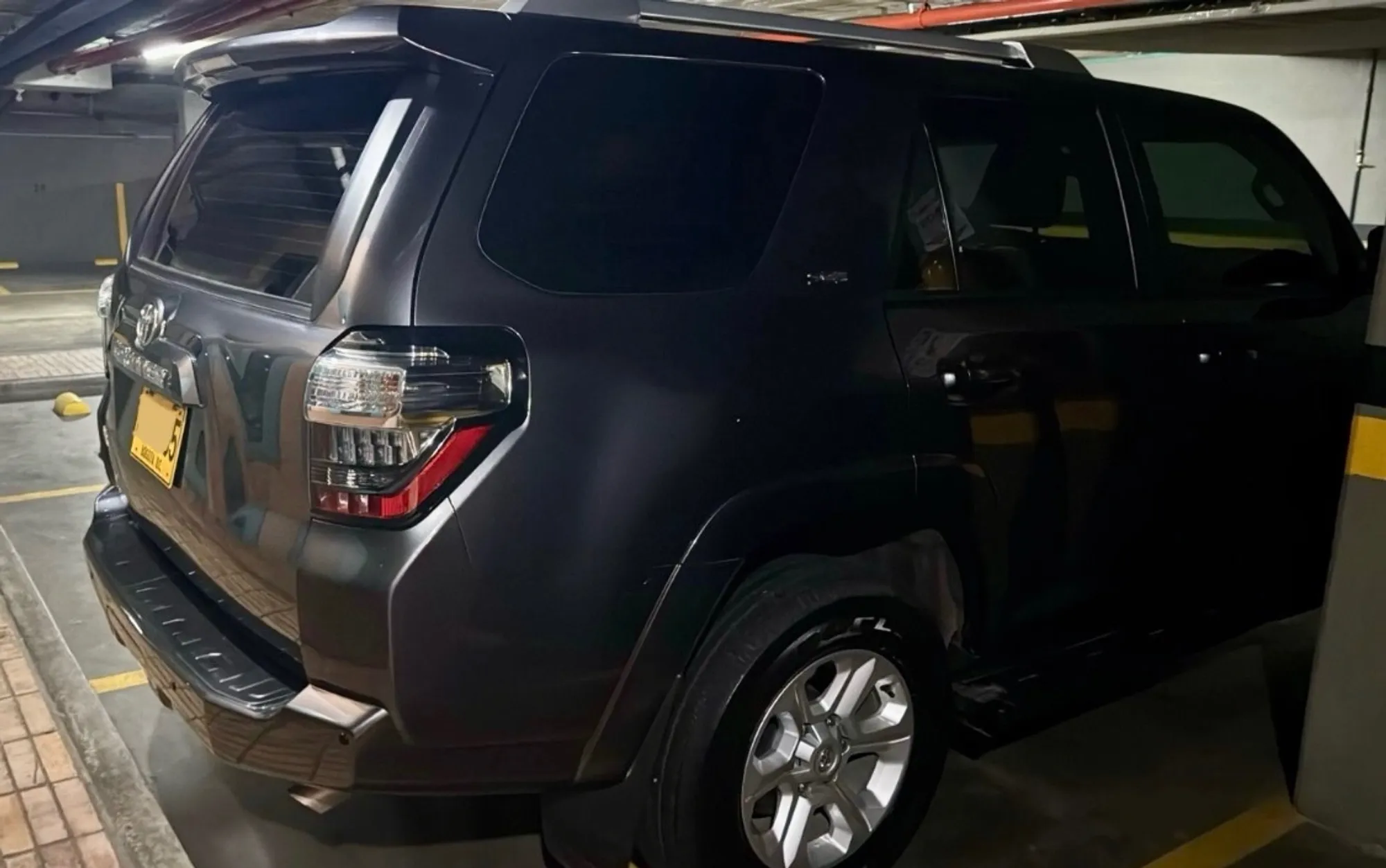 Toyota 4Runner SR5 modelo 2023