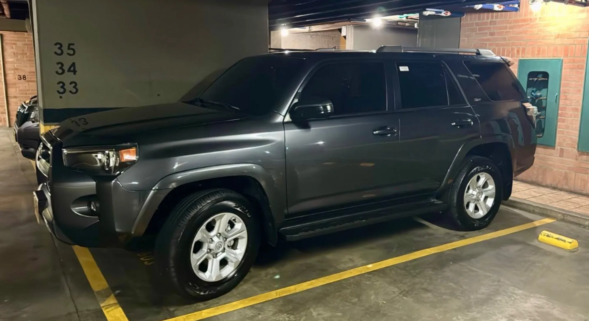 Toyota 4Runner SR5 modelo 2023