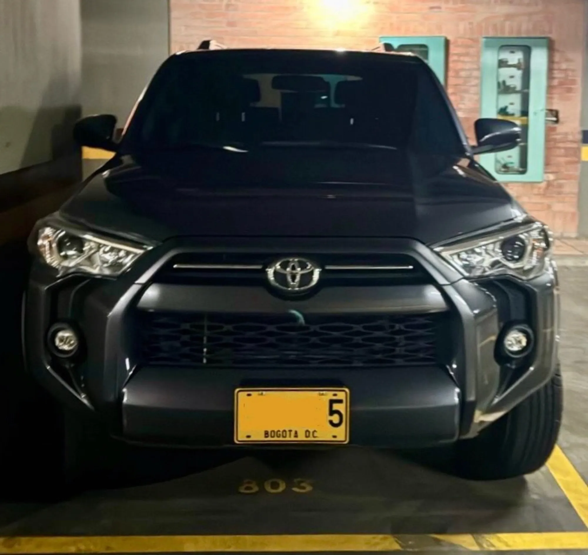 Toyota 4Runner SR5 modelo 2023