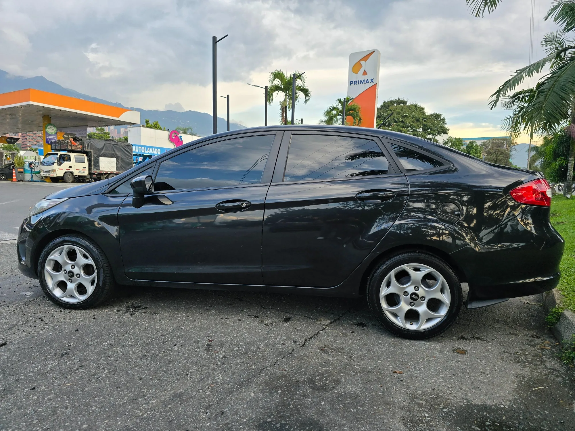 Ford Fiesta Sedan
