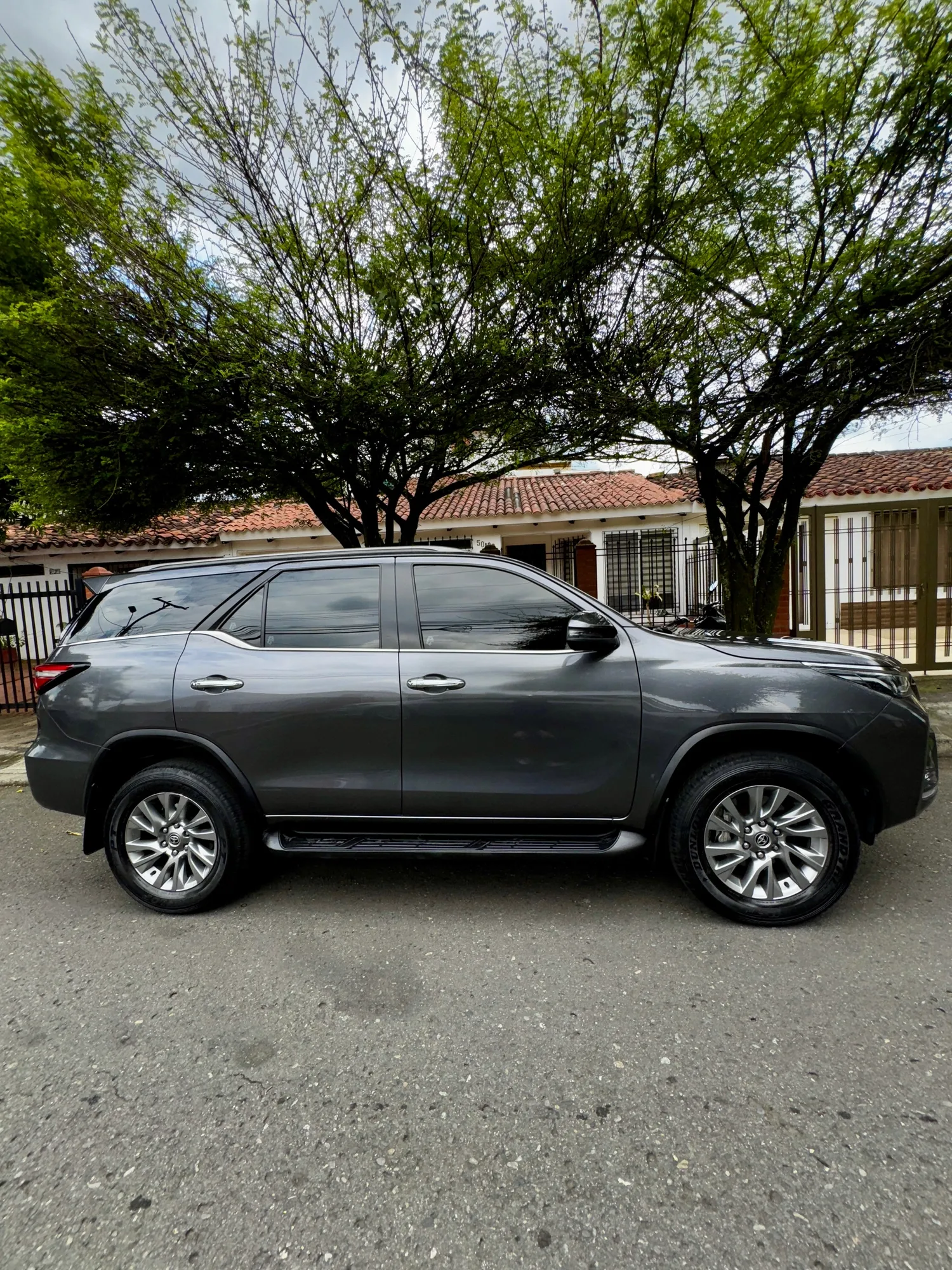 TOYOTA FORTUNER SRV 2022 DIESEL 2.4 