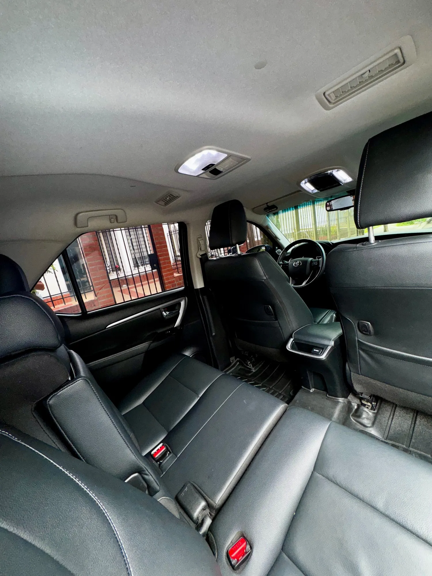 TOYOTA FORTUNER SRV 2022 DIESEL 2.4 
