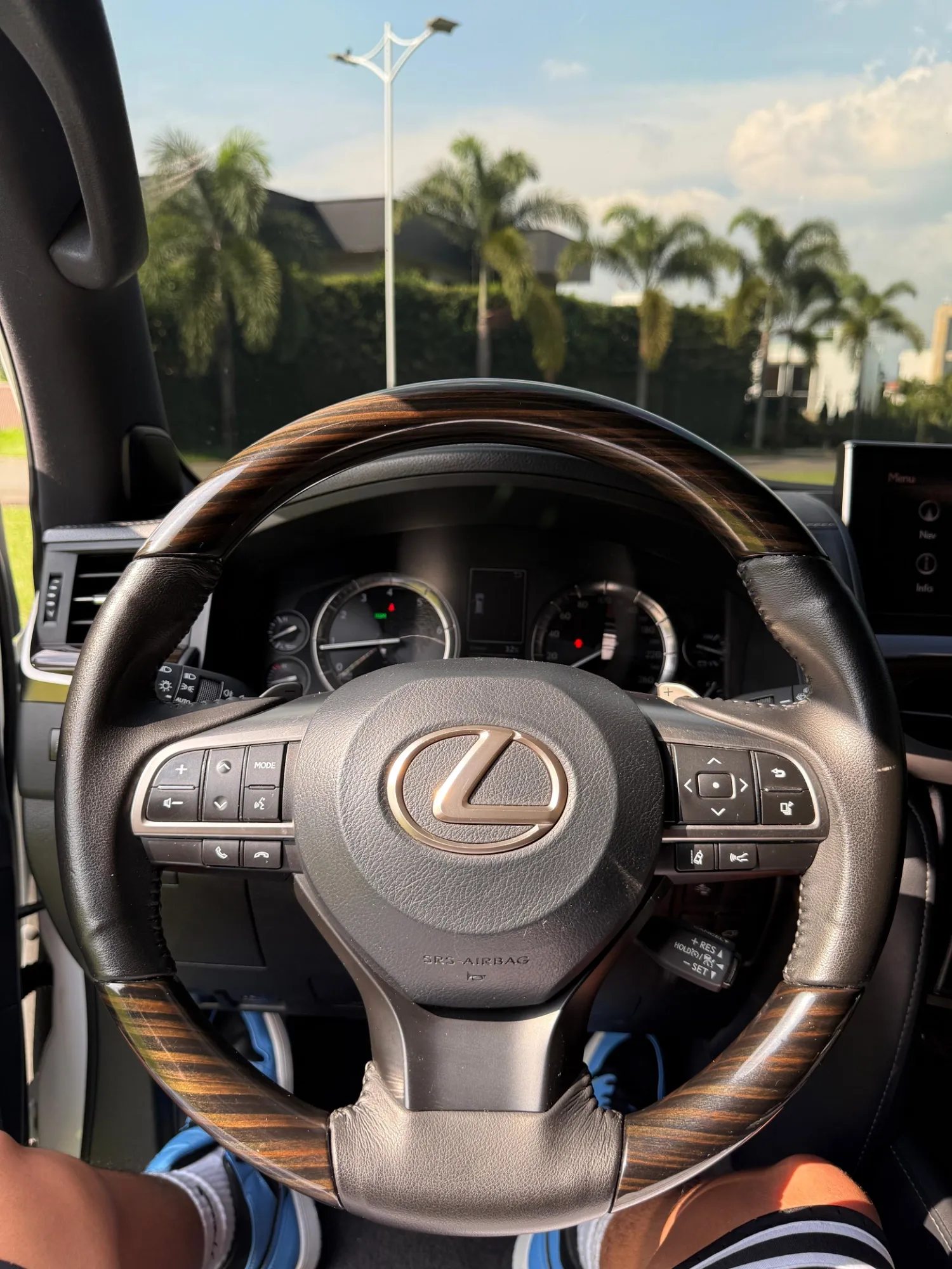 Lexus 570 S Super Sport MBS