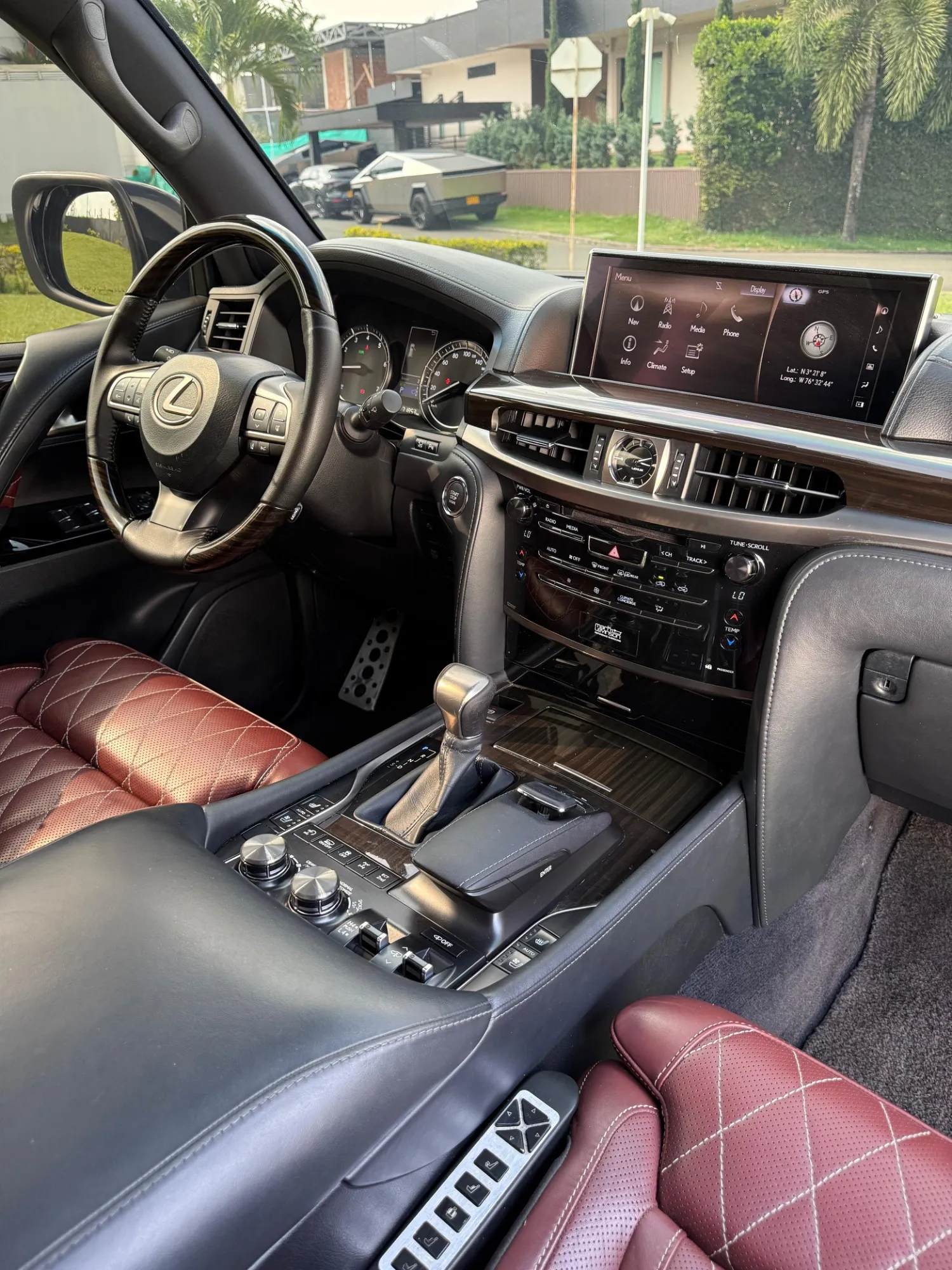Lexus 570 S Super Sport MBS