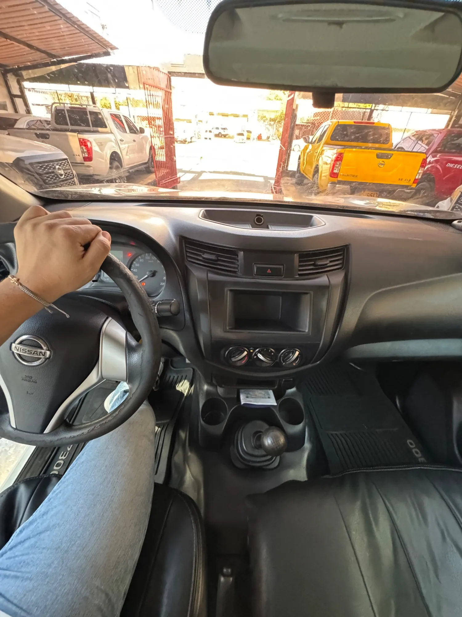 NISSAN FRONTIER FURGN 2017