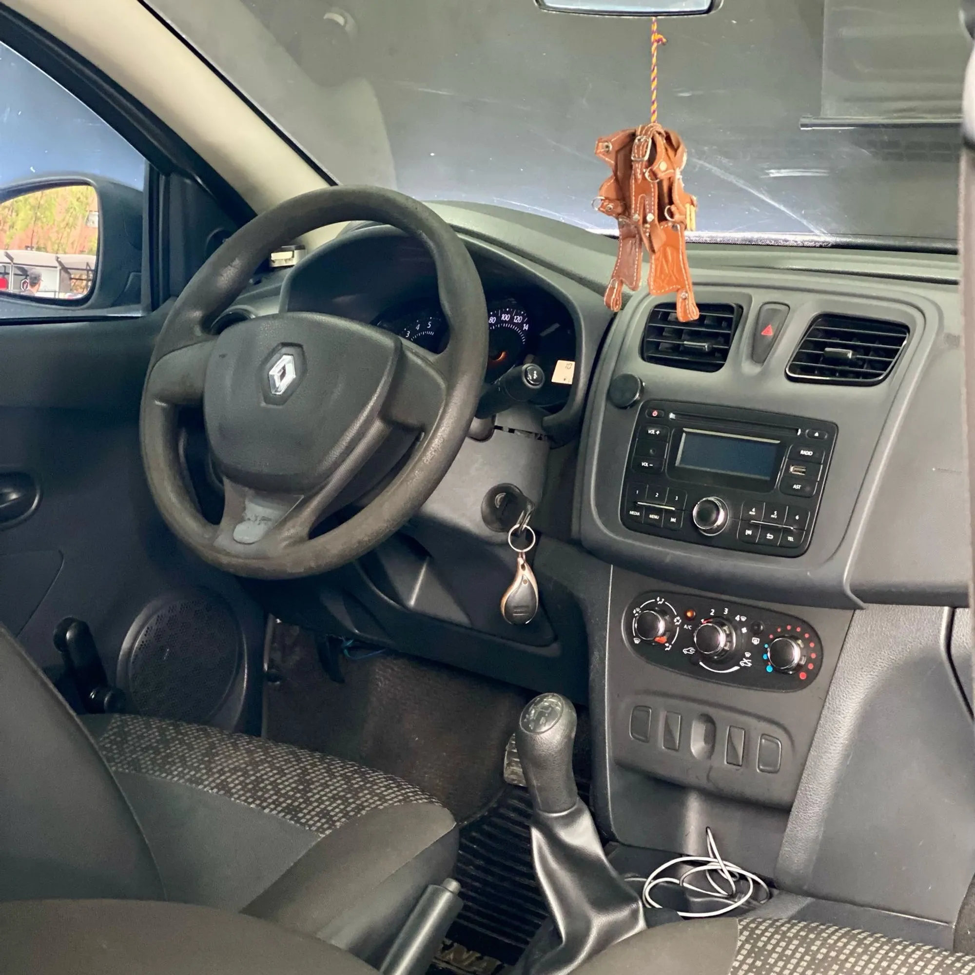 RENAULT LOGAN AUTHENTIC LIFE 2017