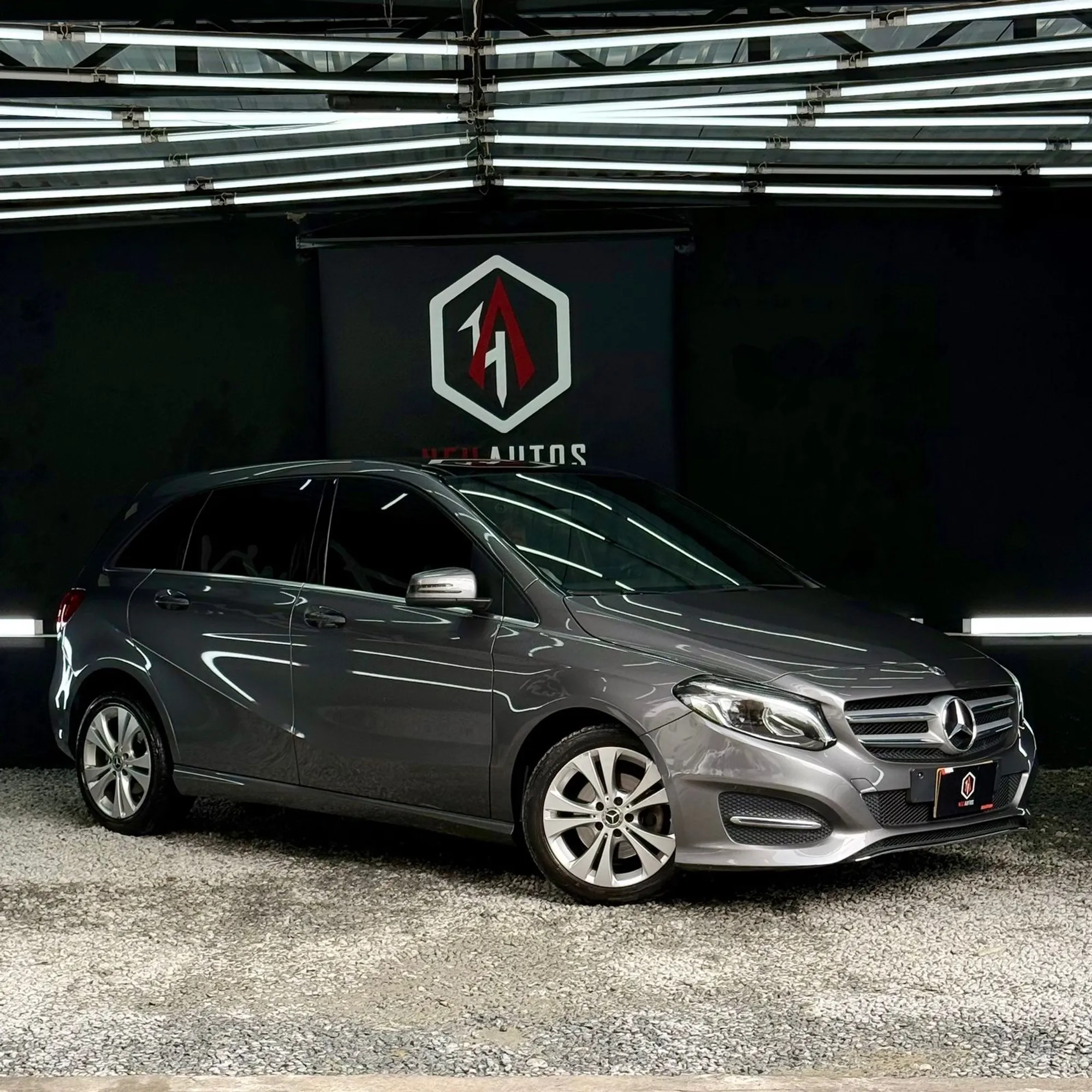 MERCEDES BENZ B 180 2019